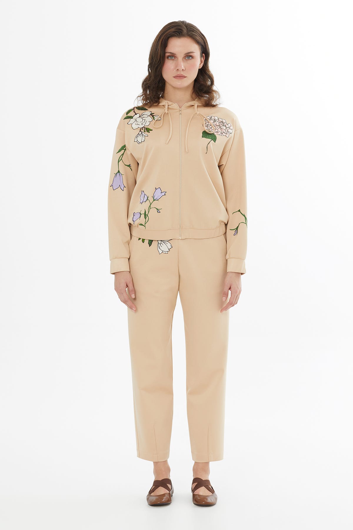 Nakışlı Kordonlu Bej Eşofman Üstü