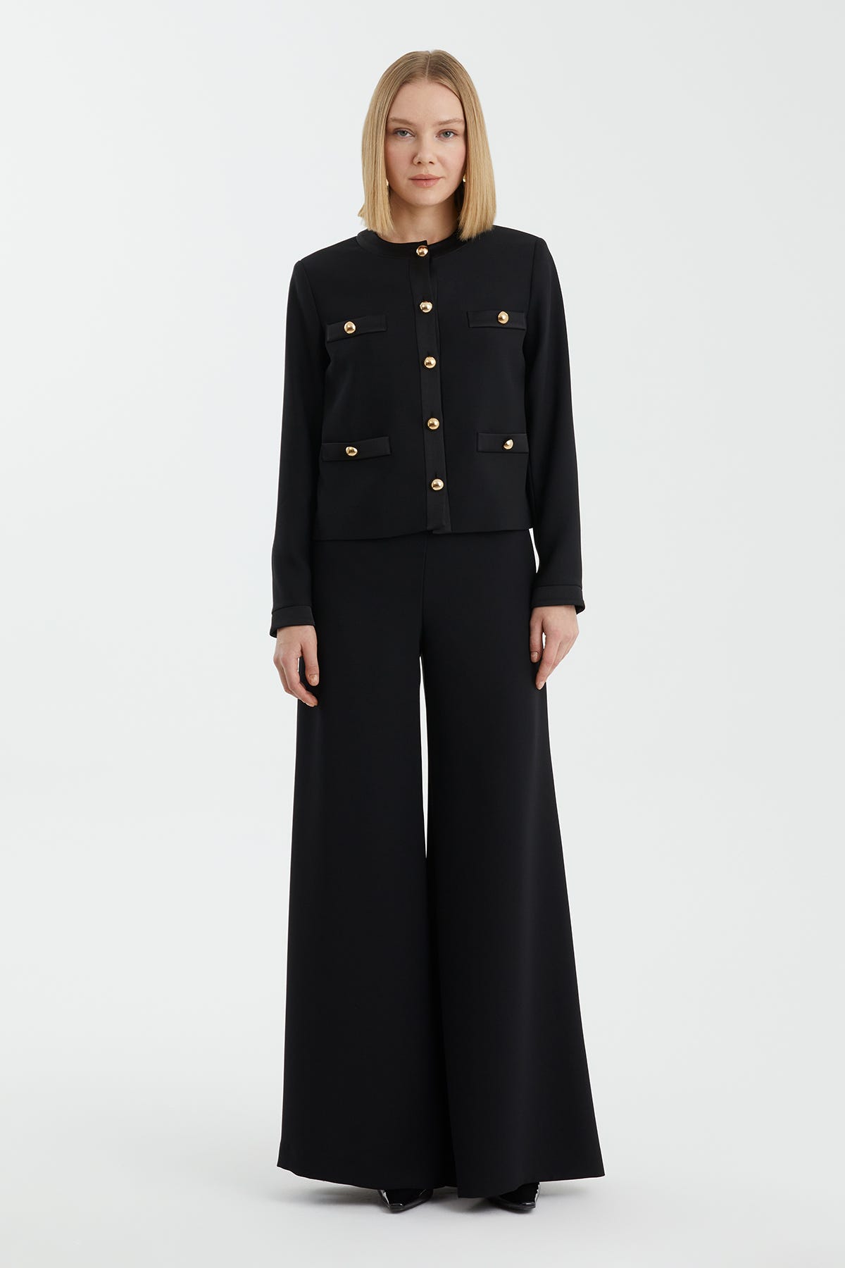 Vatkalı Metal Düğmeli Siyah Ceket