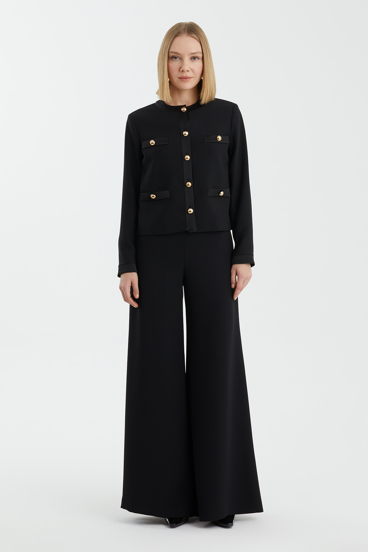 Vatkalı Metal Düğmeli Siyah Ceket