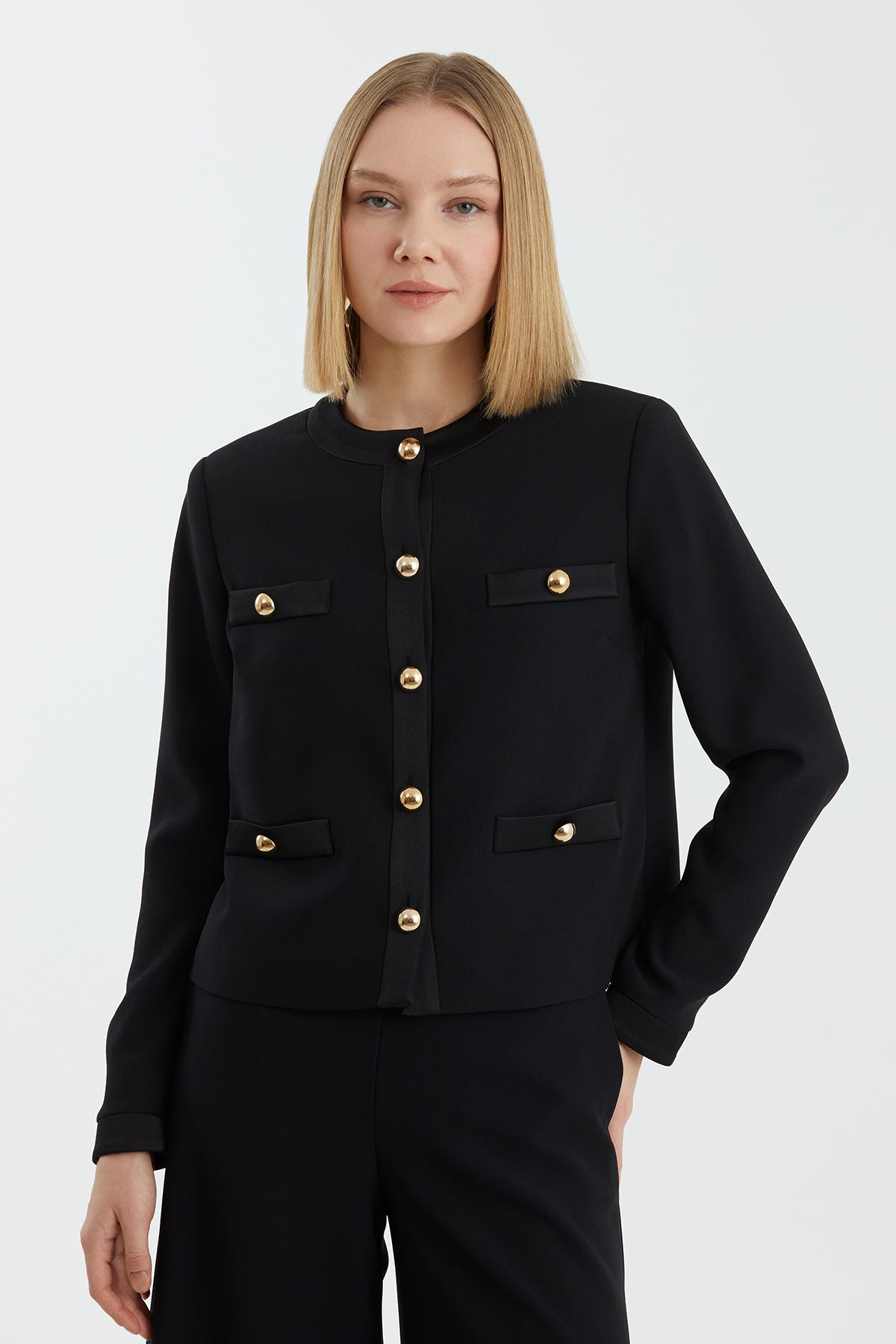 Vatkalı Metal Düğmeli Siyah Ceket