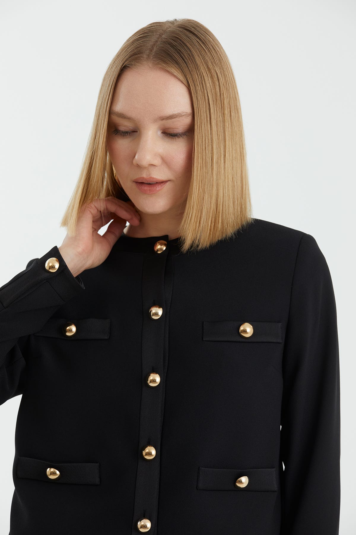 Vatkalı Metal Düğmeli Siyah Ceket