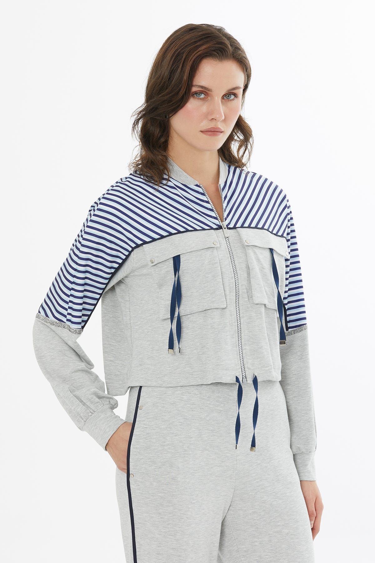 Garnili Uzun Kollu Gri Eşofman Üstü