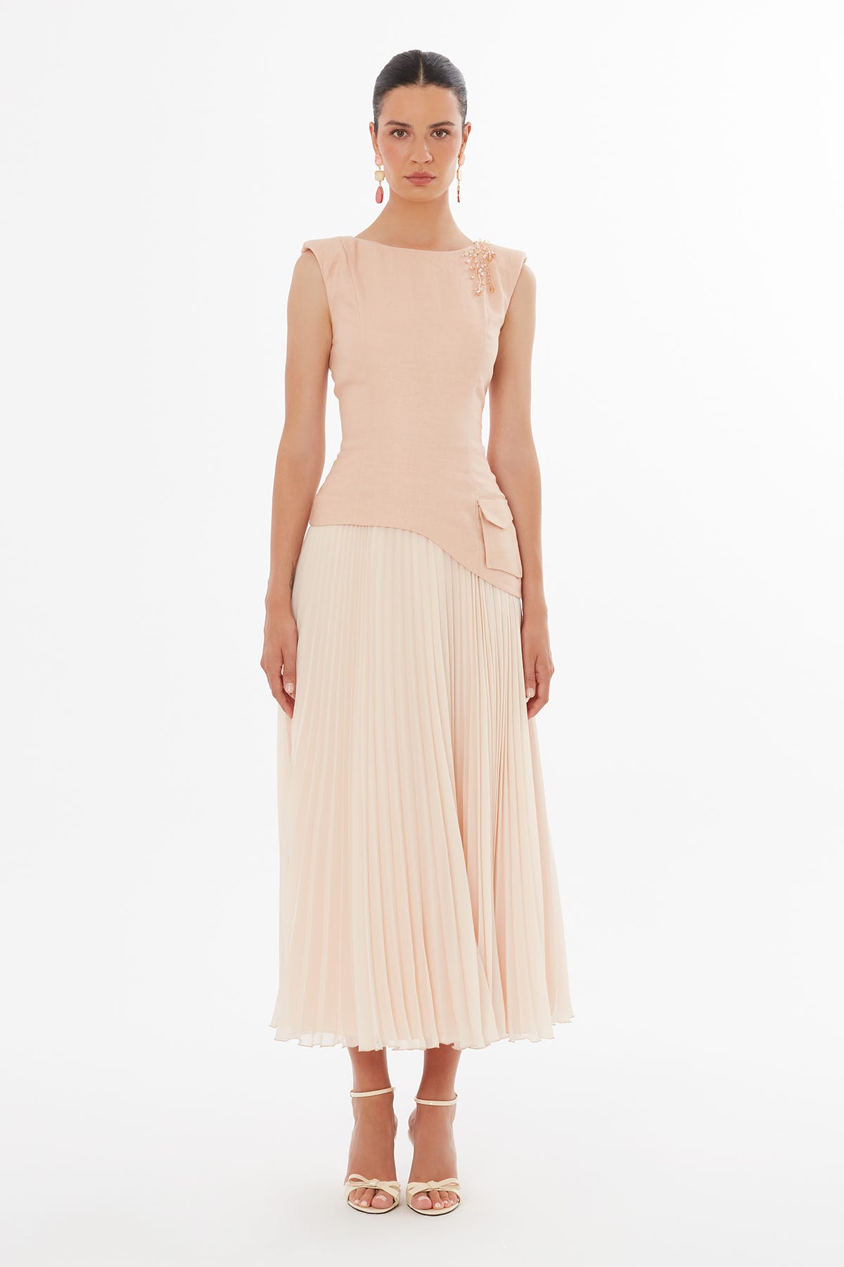 Asimetrik Boncuk İşlemeli Pembe Elbise