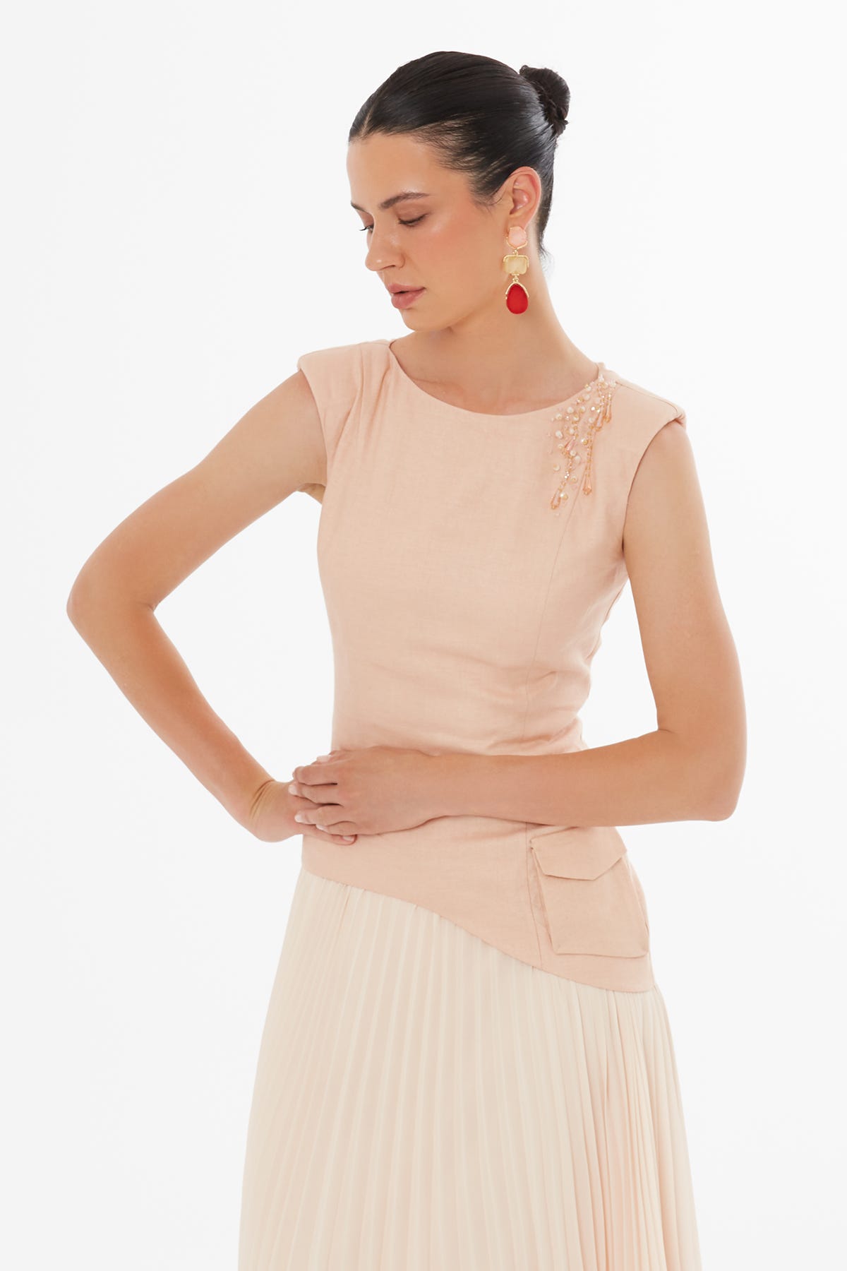 Asimetrik Boncuk İşlemeli Pembe Elbise