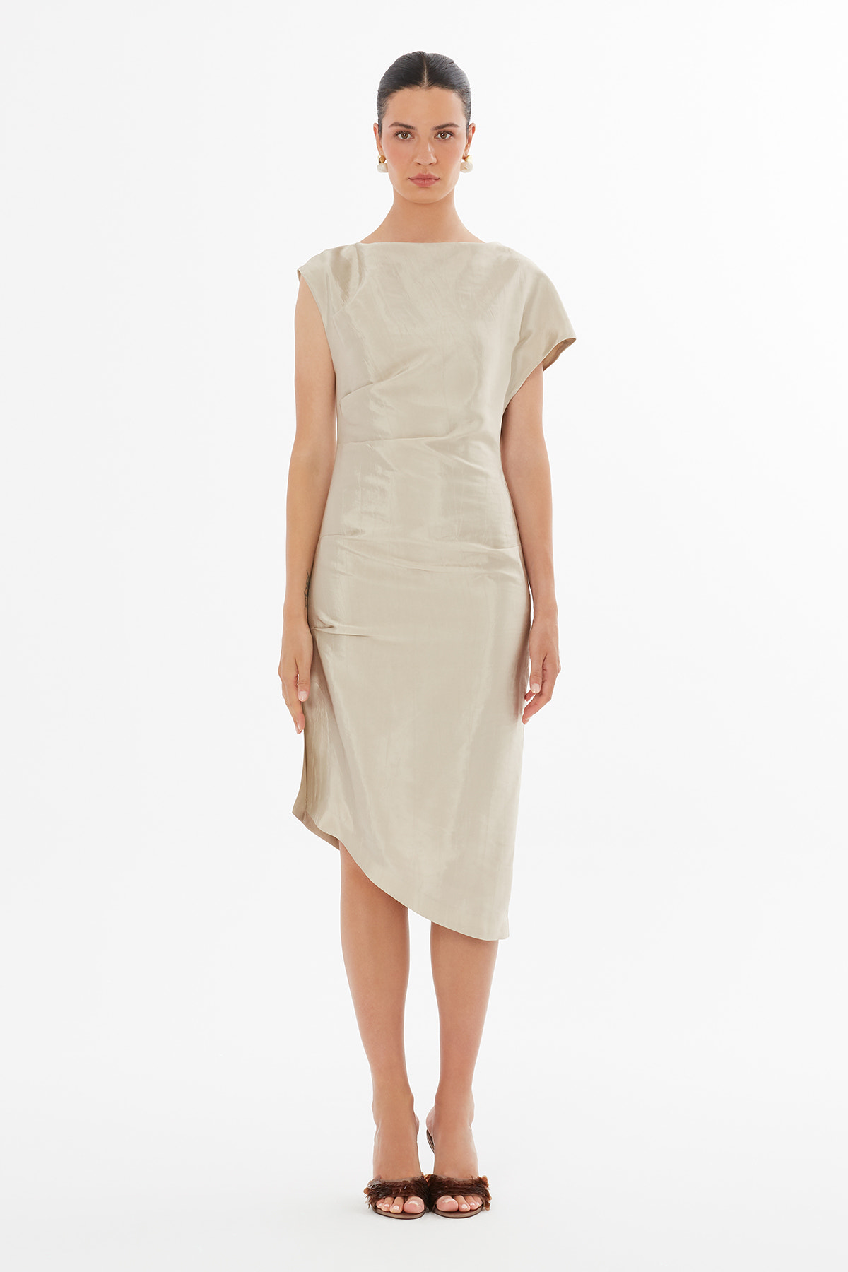 Düşük Omuzlu Asimetrik Bej Midi Elbise