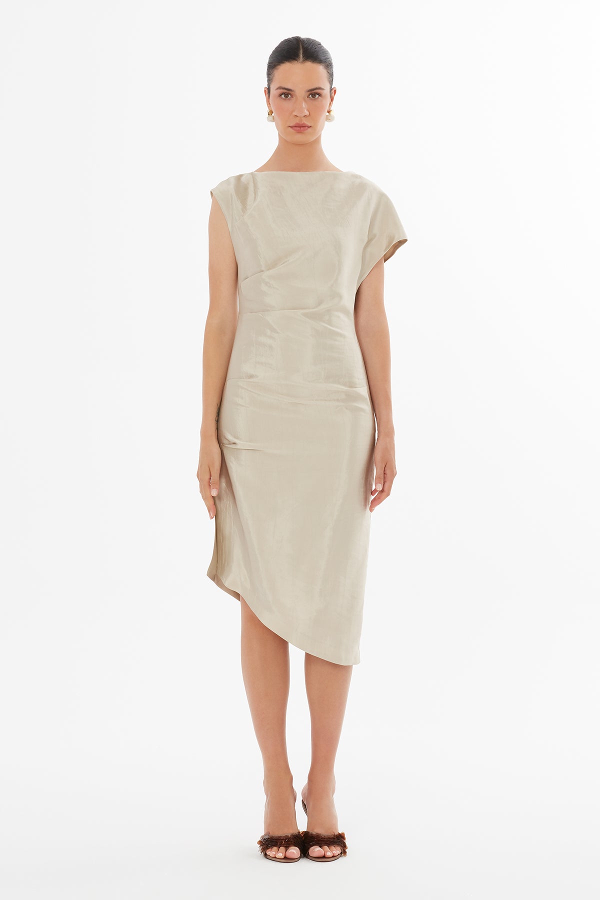 Düşük Omuzlu Asimetrik Bej Midi Elbise