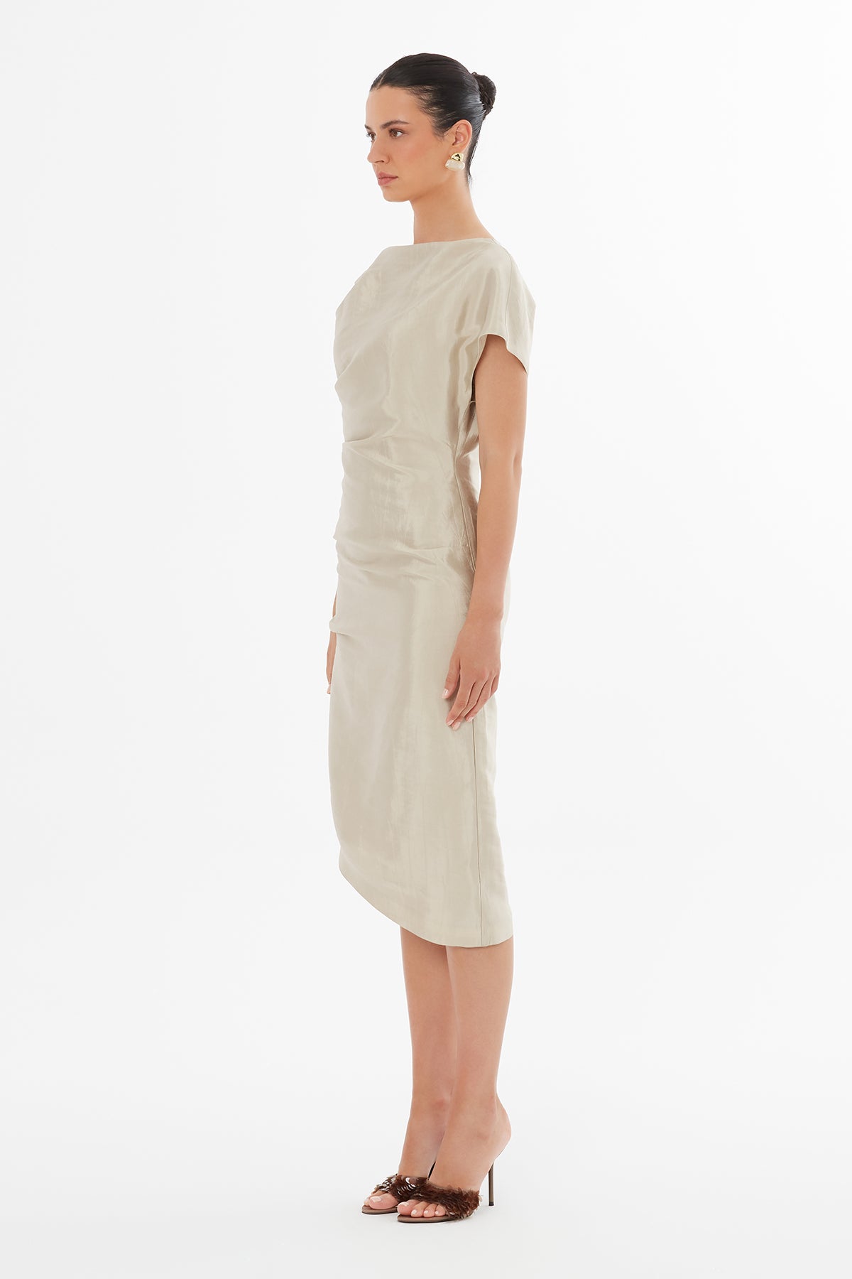 Düşük Omuzlu Asimetrik Bej Midi Elbise