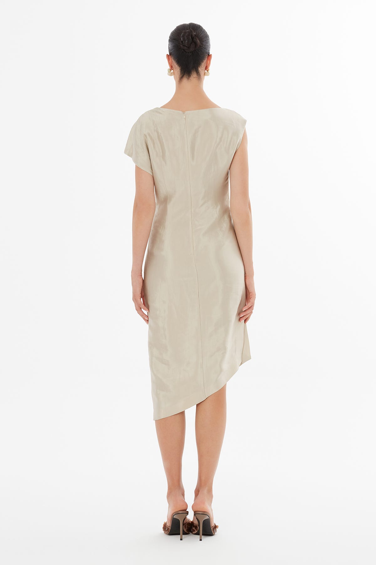 Düşük Omuzlu Asimetrik Bej Midi Elbise