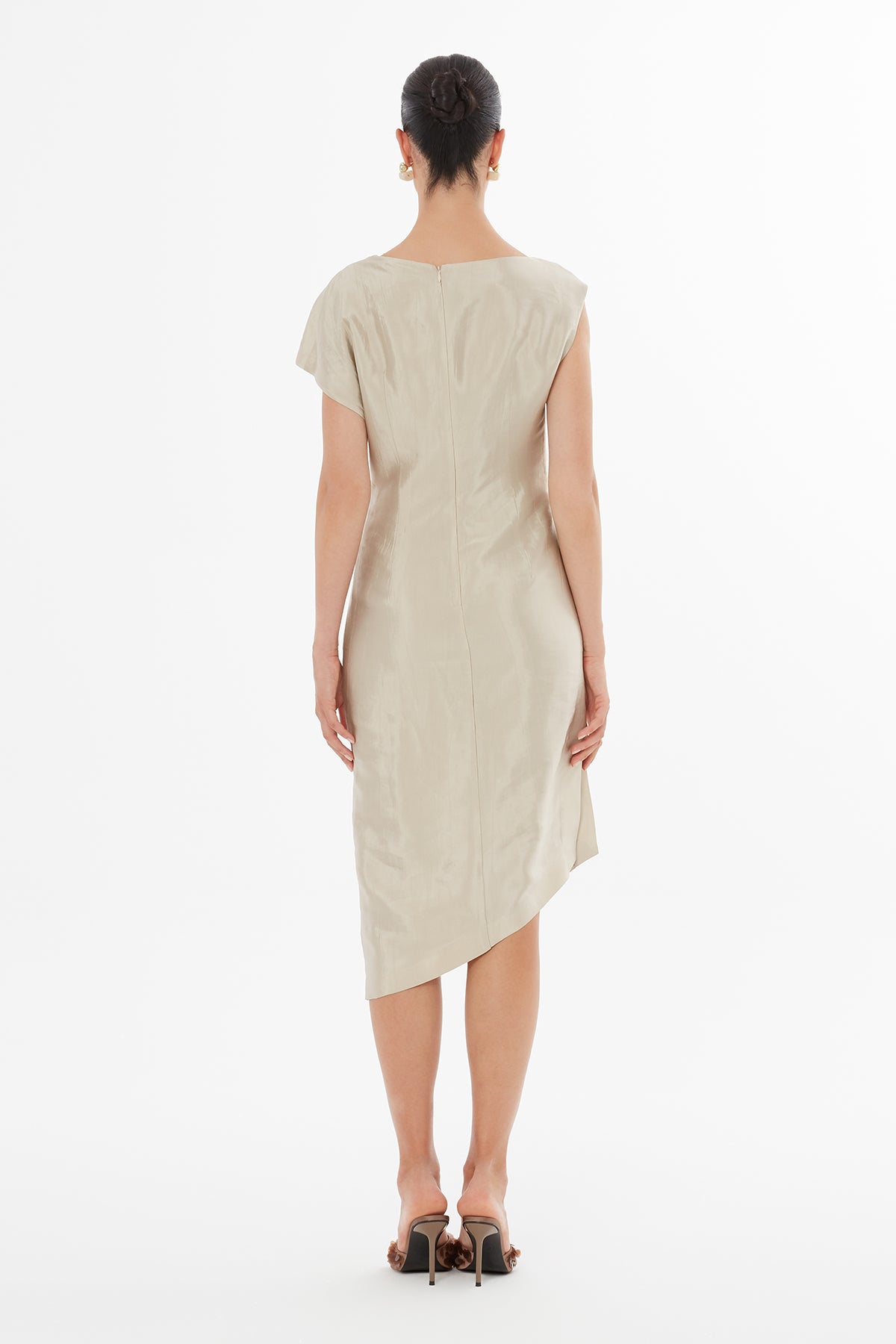 Düşük Omuzlu Asimetrik Bej Midi Elbise