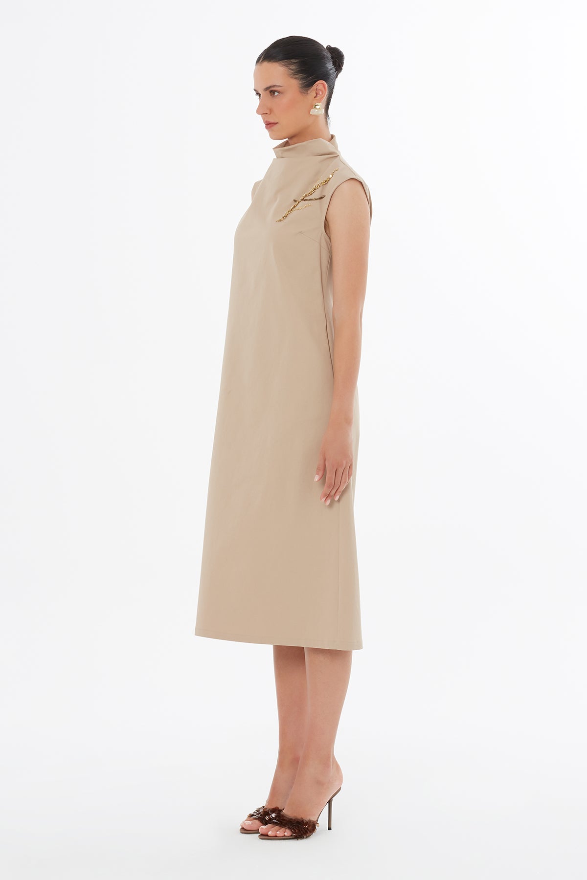 Boncuk İşlemeli Midi Bej Elbise