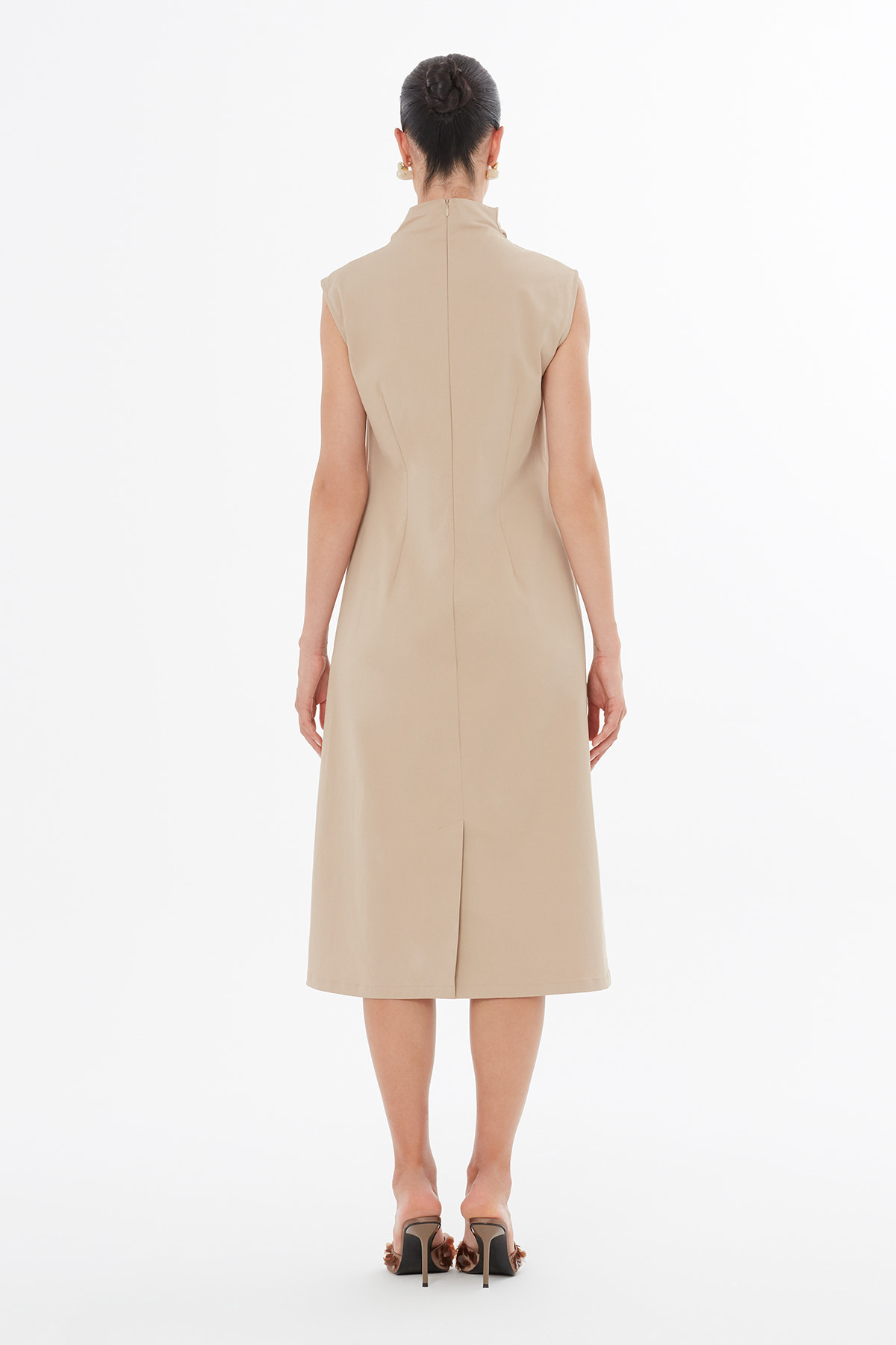 Boncuk İşlemeli Midi Bej Elbise