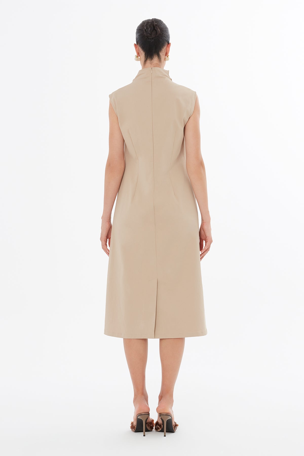 Boncuk İşlemeli Midi Bej Elbise