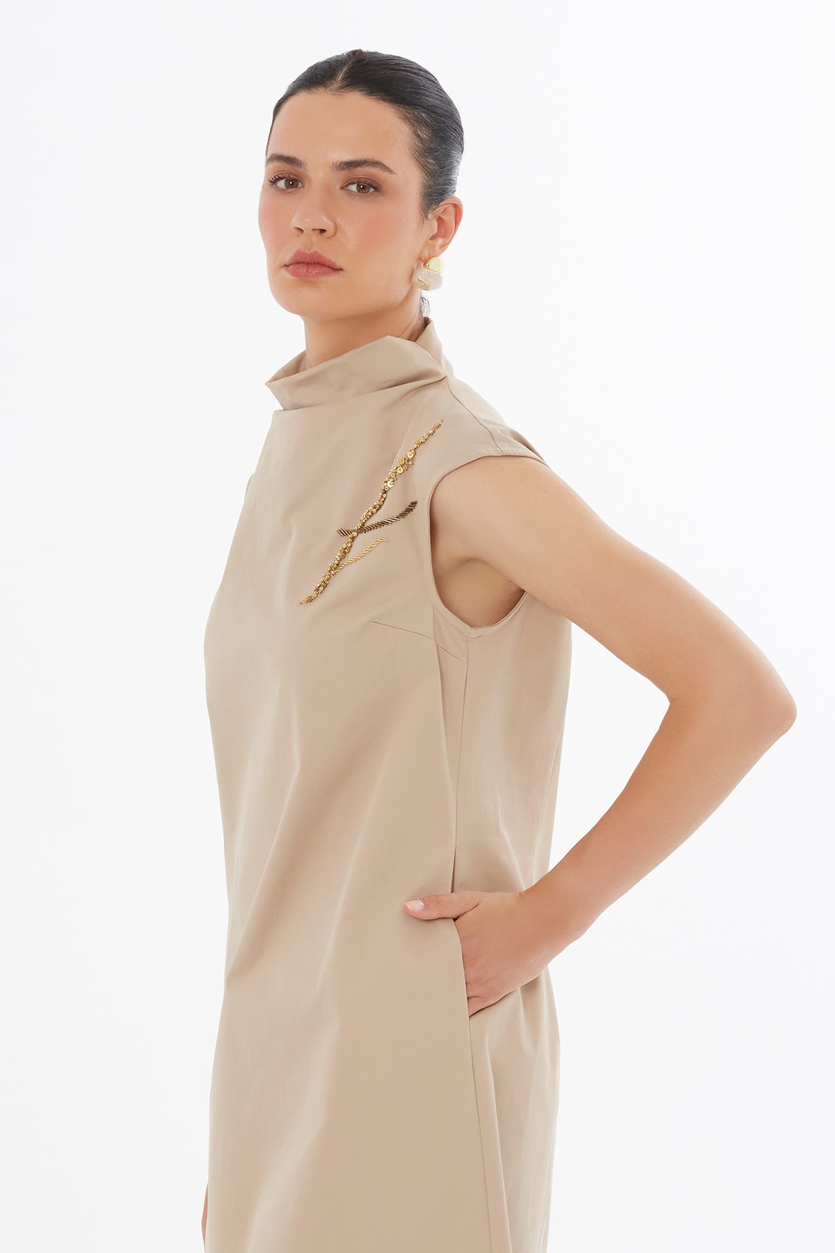 Boncuk İşlemeli Midi Bej Elbise