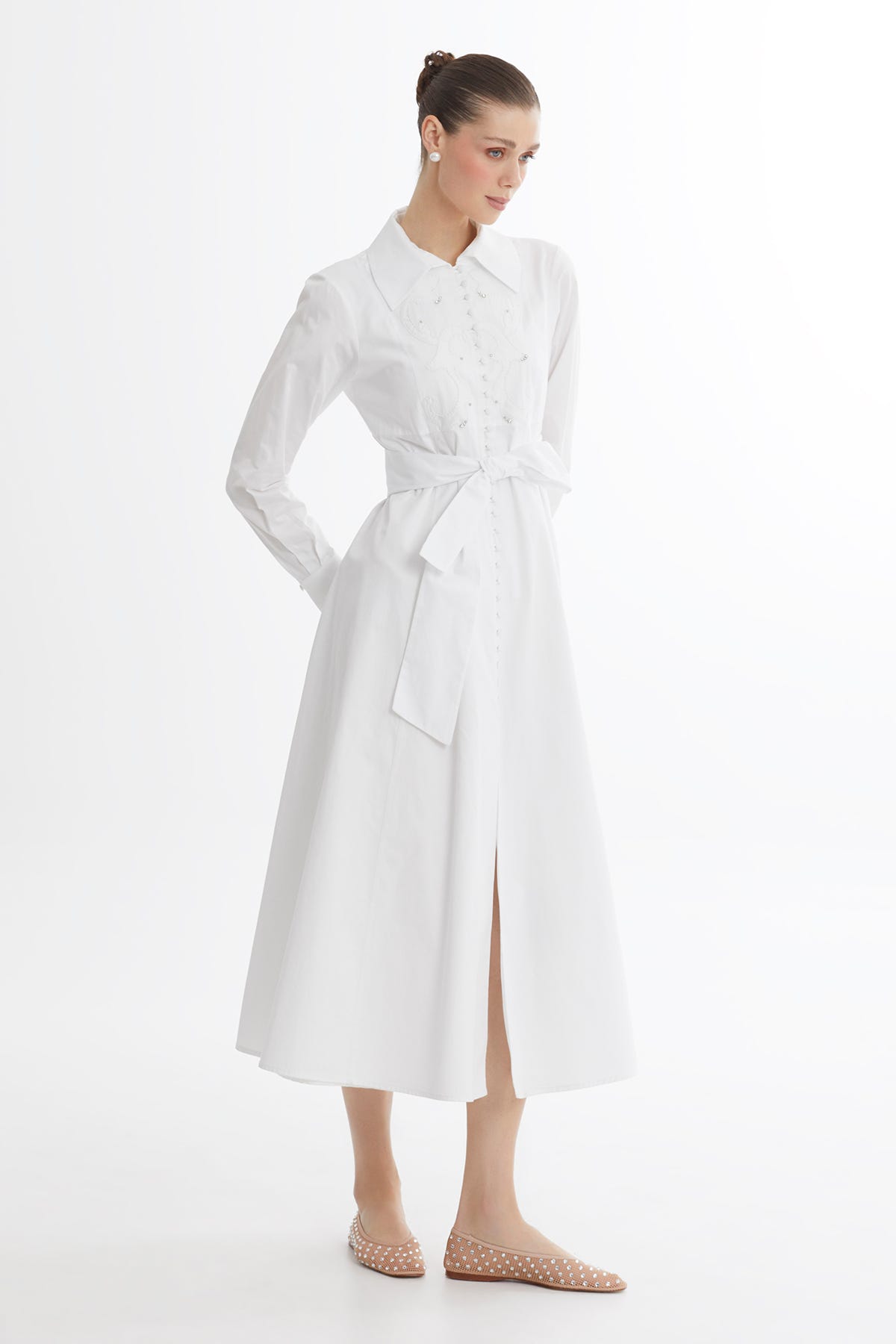 İşlemeli Nakış Detaylı Beyaz Midi Elbise