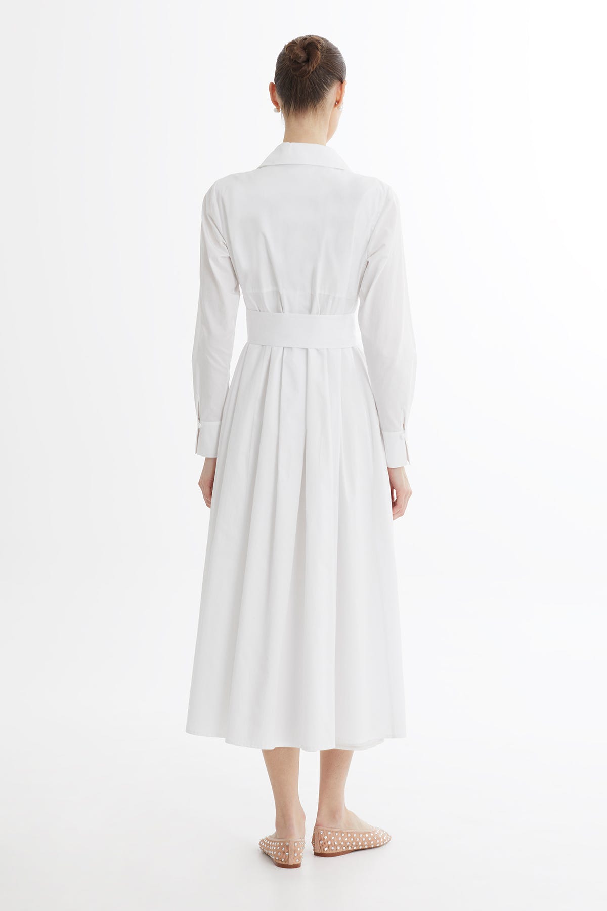 İşlemeli Nakış Detaylı Beyaz Midi Elbise