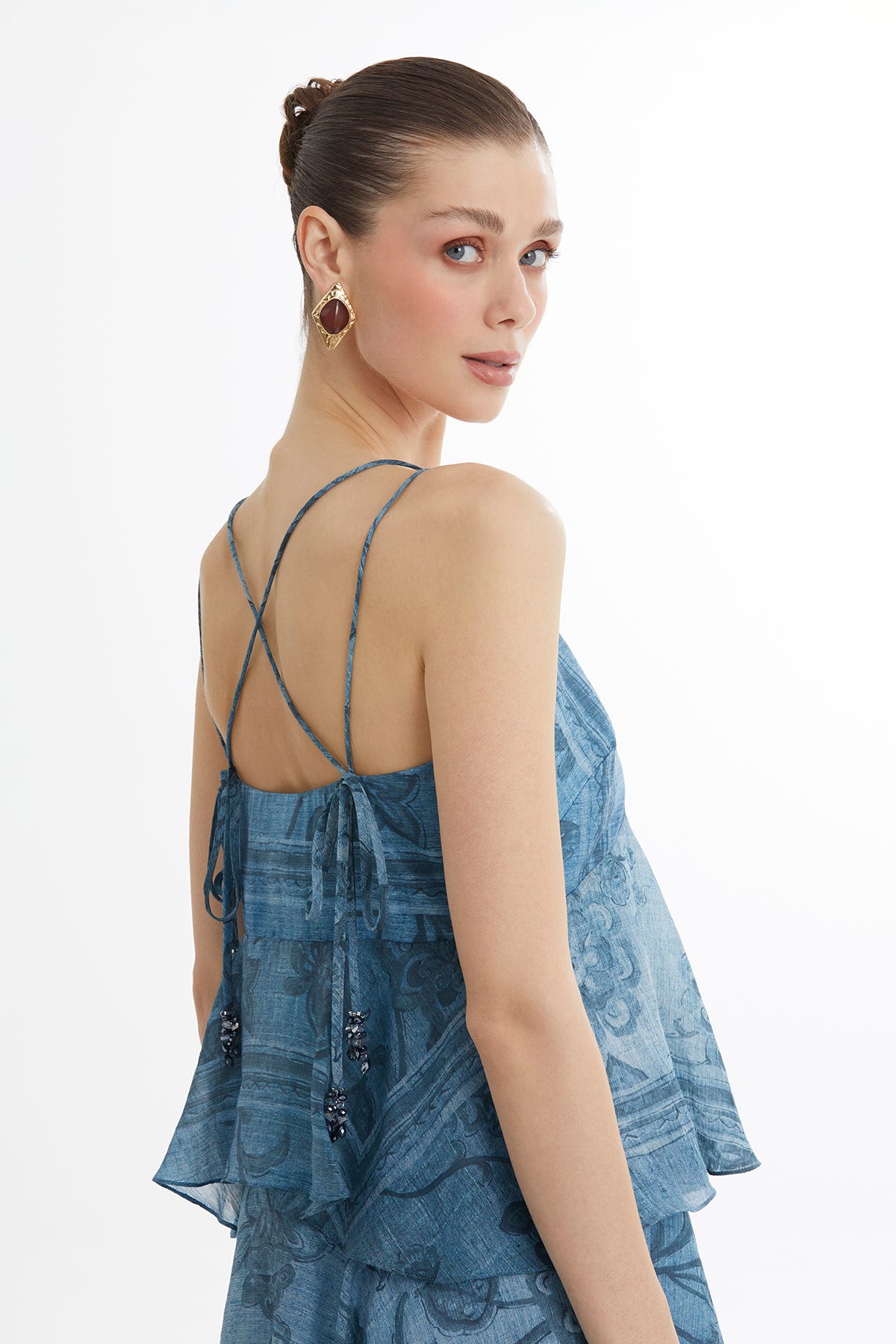 Sırt Askı Detaylı Katlı Midi Elbise