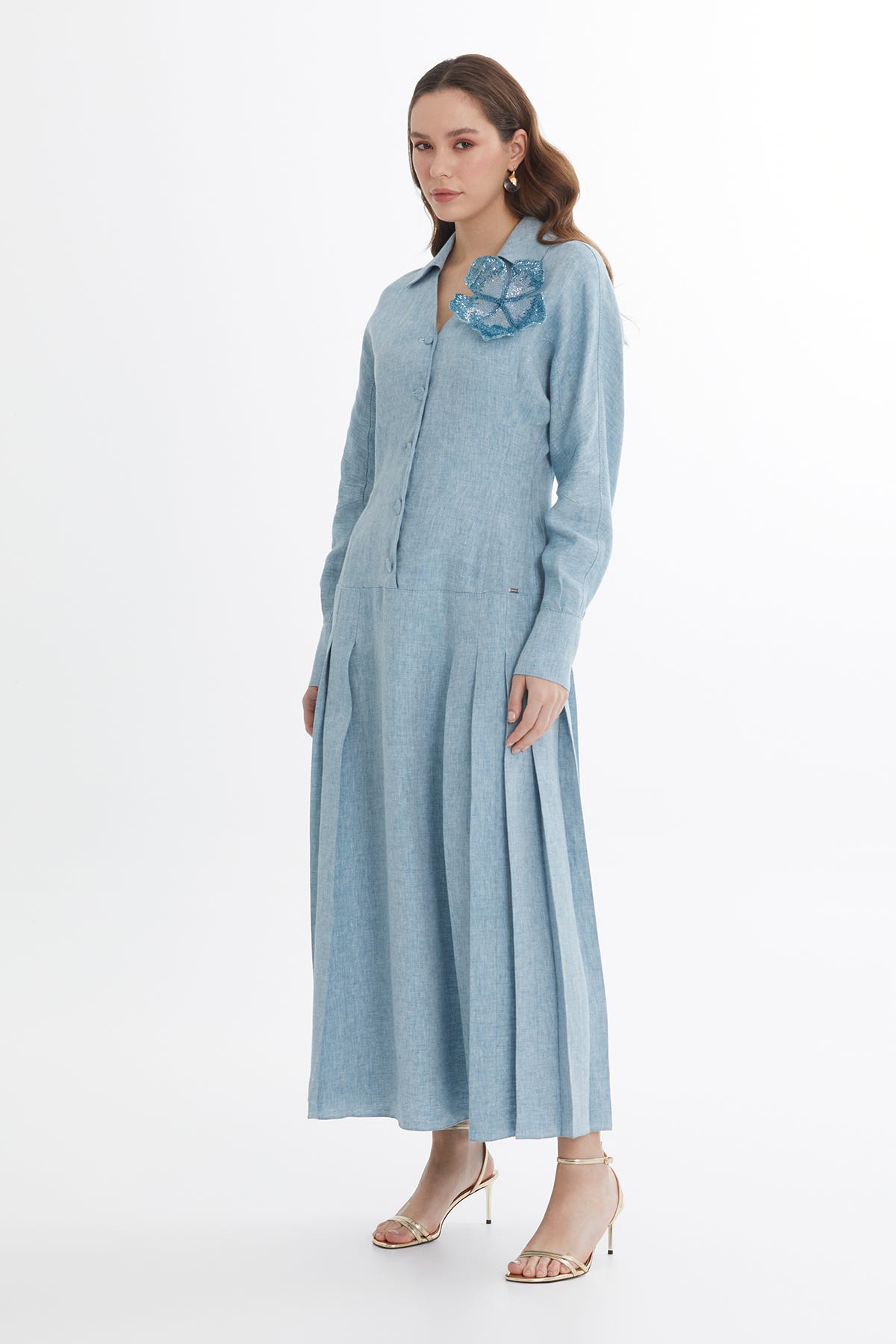 Boncuklu Çiçek Broşlu Maxi Mavi Keten Elbise