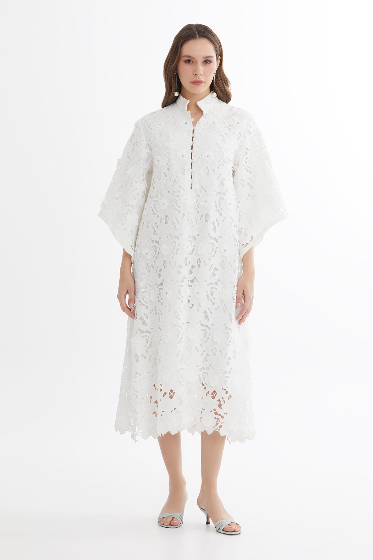 Yarasa Kollu İşlemeli Beyaz Midi Elbise