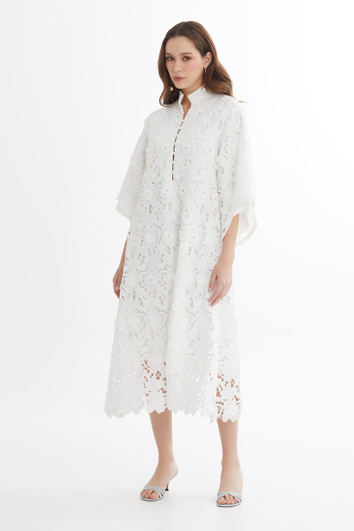 Yarasa Kollu İşlemeli Beyaz Midi Elbise