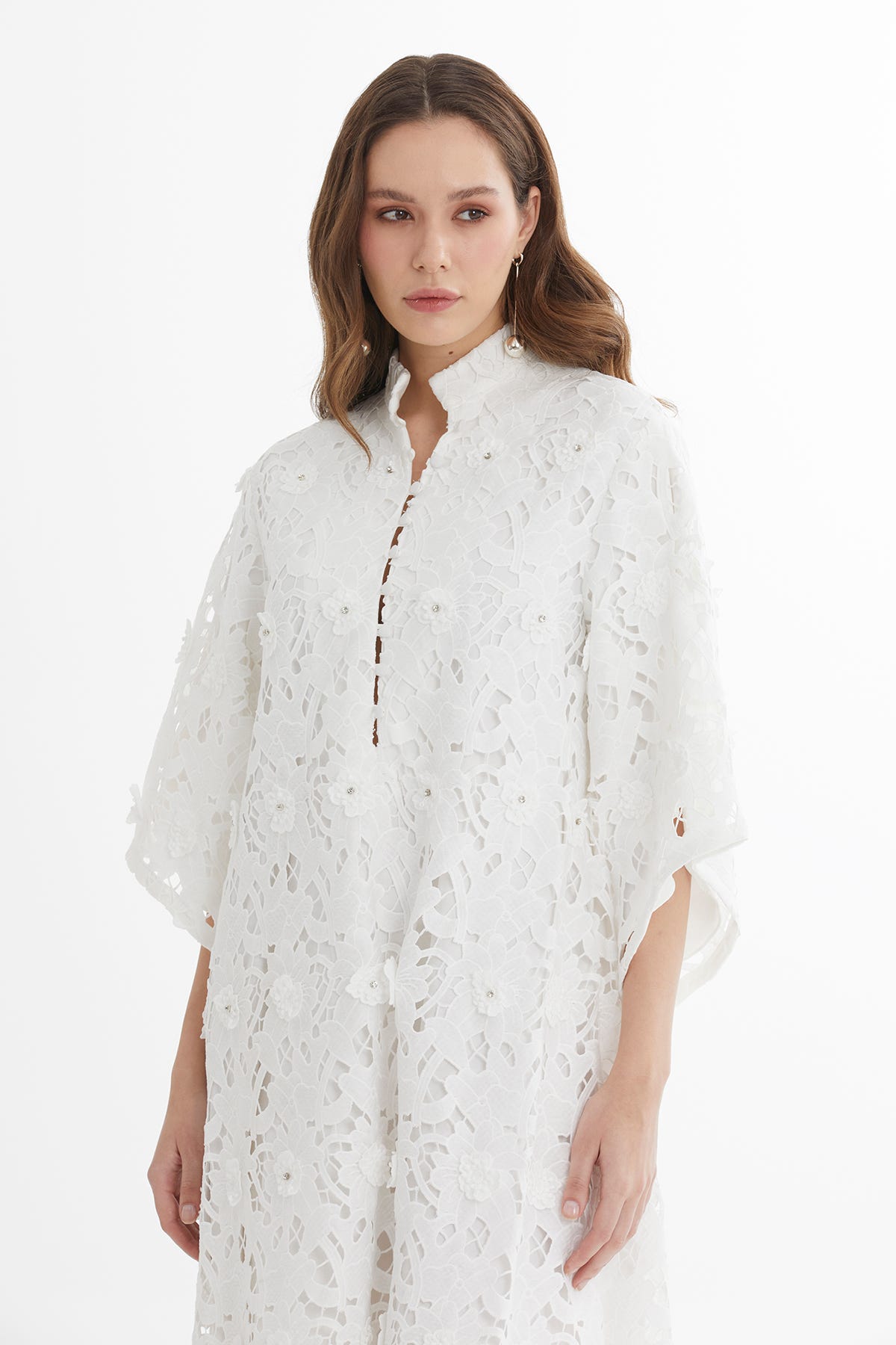 Yarasa Kollu İşlemeli Beyaz Midi Elbise