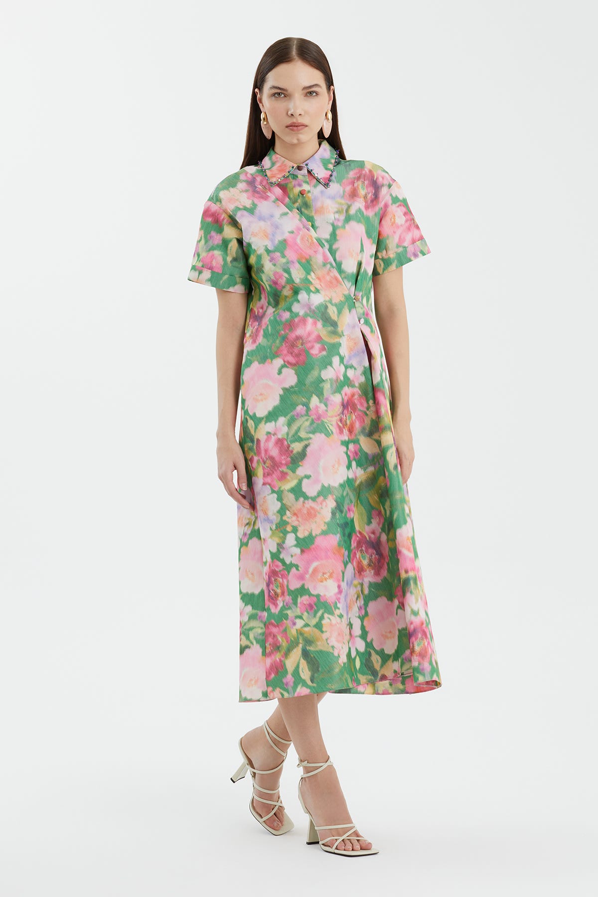 Yakası İşleme Detaylı Desenli Elbise