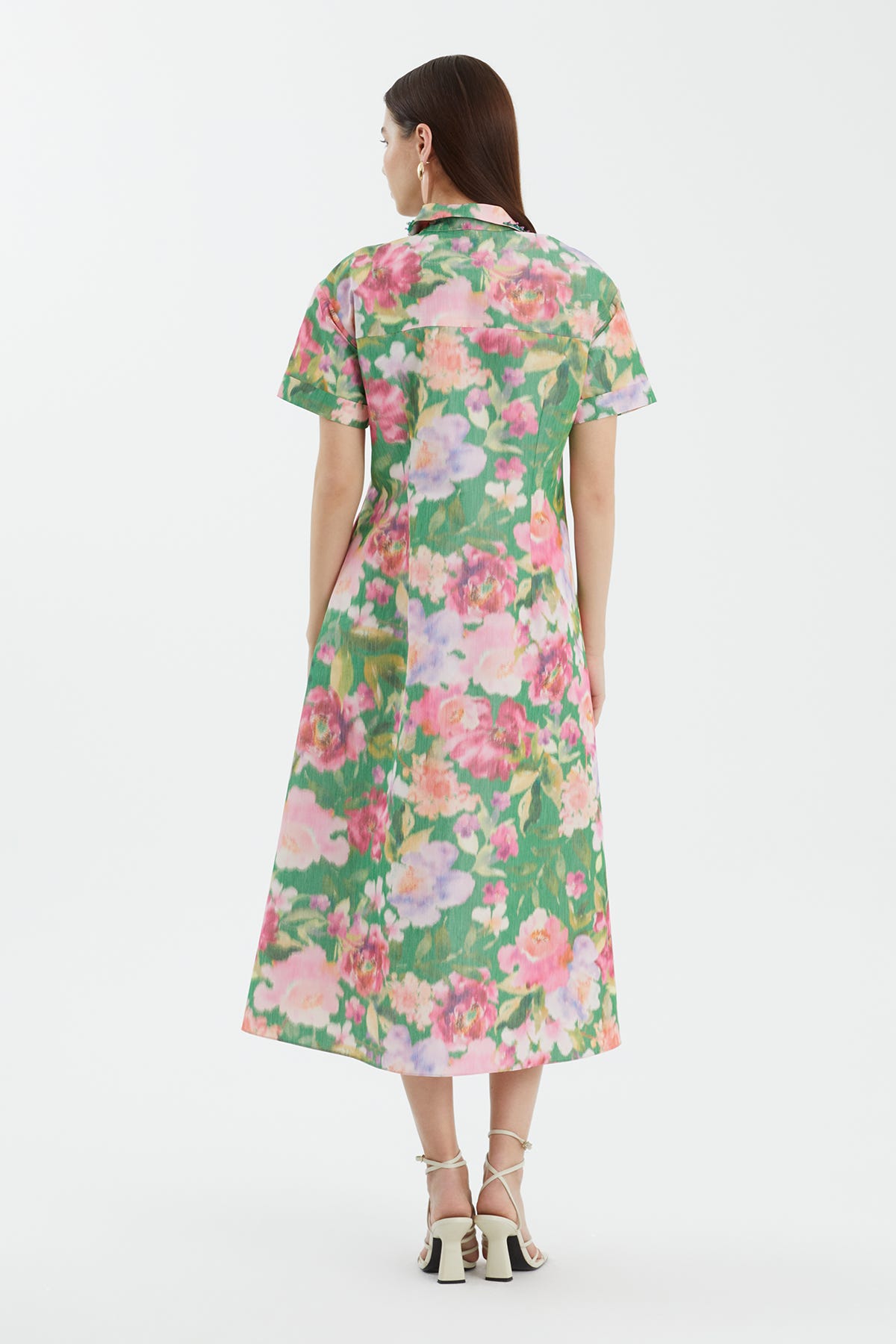 Yakası İşleme Detaylı Desenli Elbise