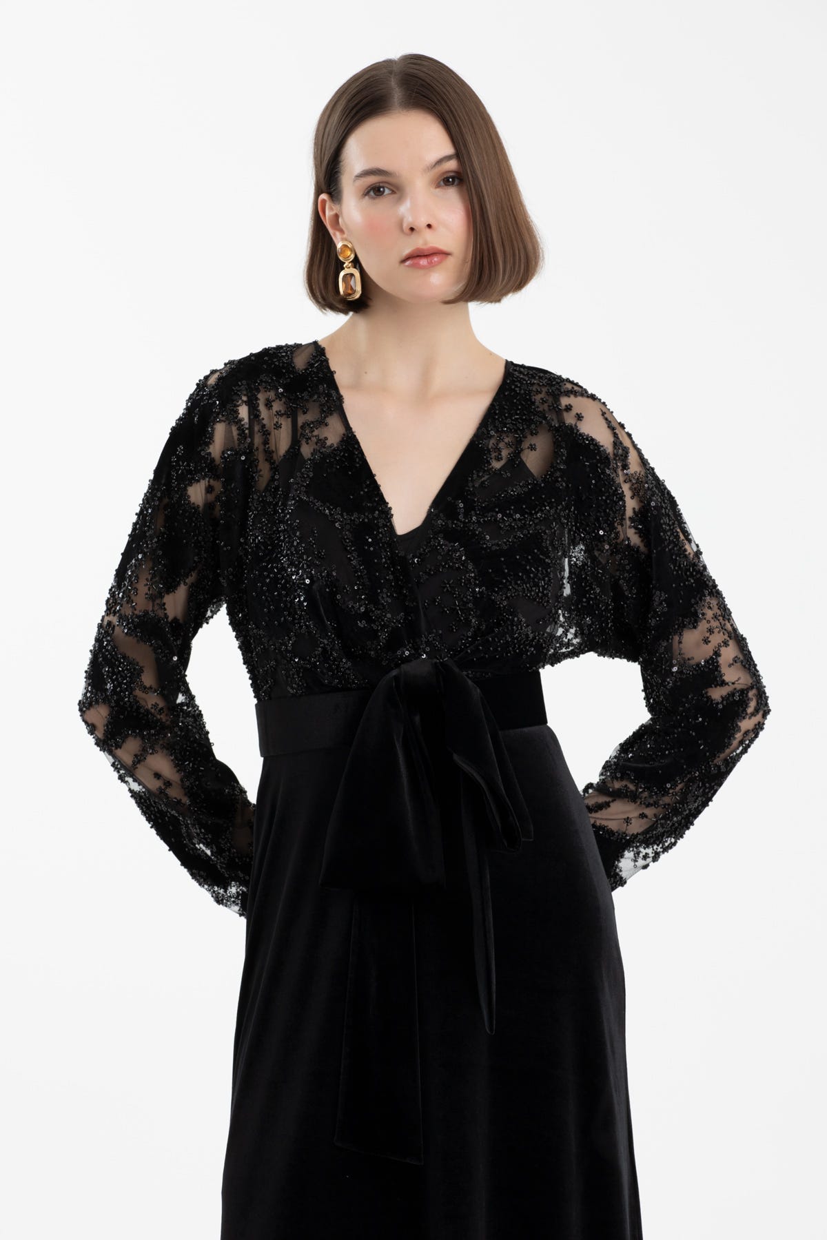 Kemer Detaylı Siyah Uzun Elbise