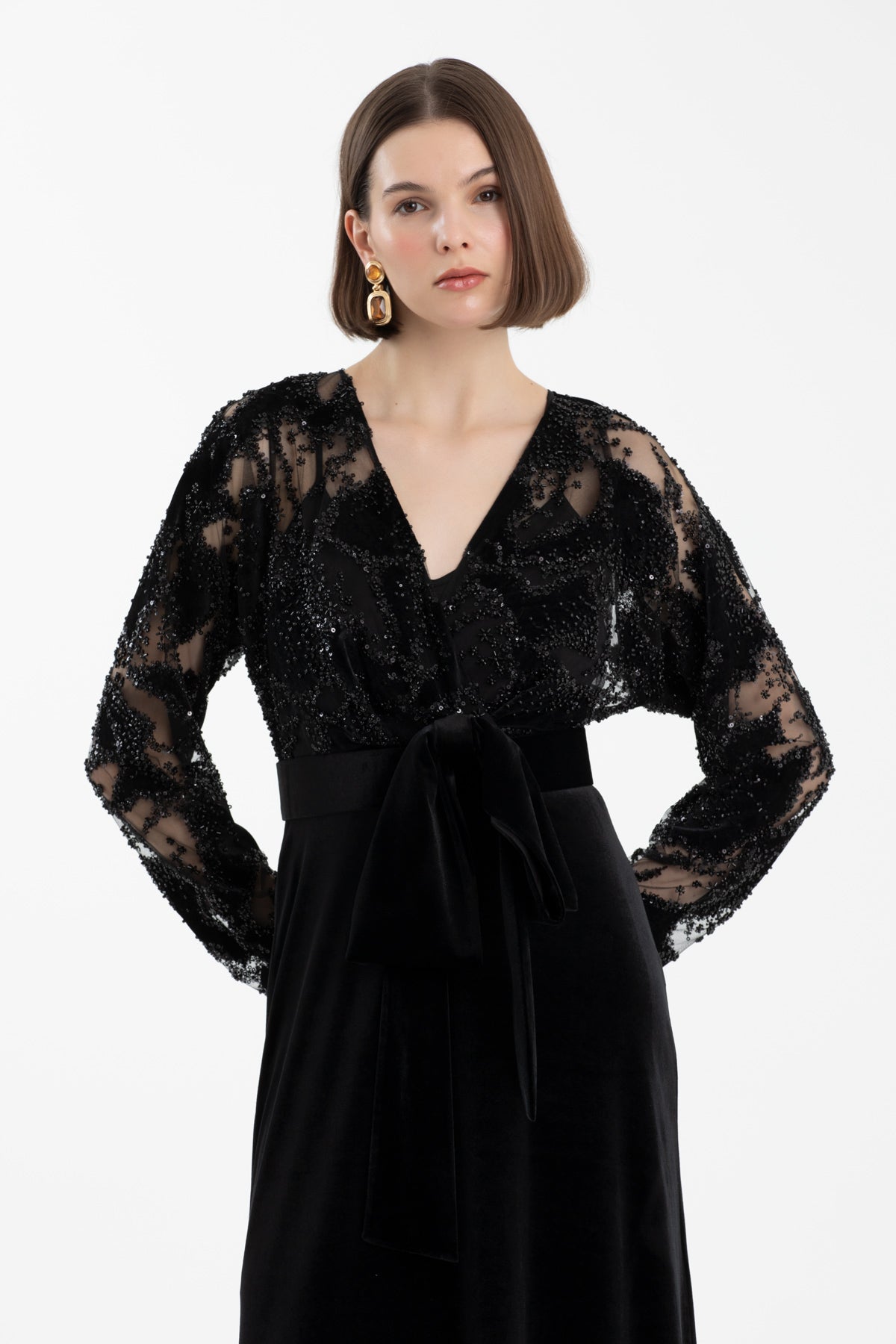 Kemer Detaylı Siyah Uzun Elbise