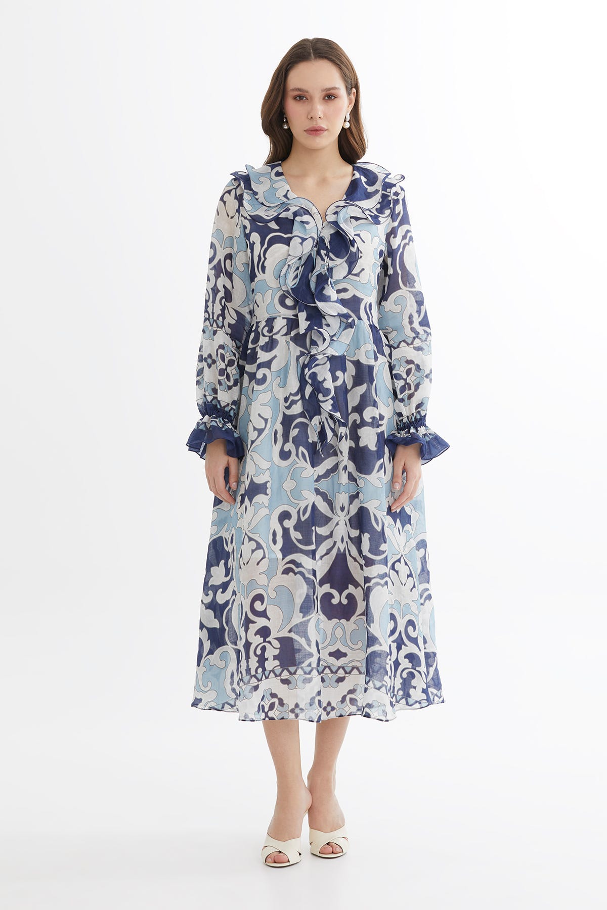 Volan Detaylı Bağcıklı Elbise