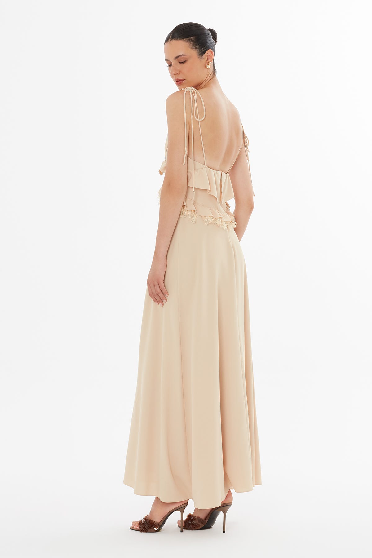 Bağcık Detaylı Bej Elbise