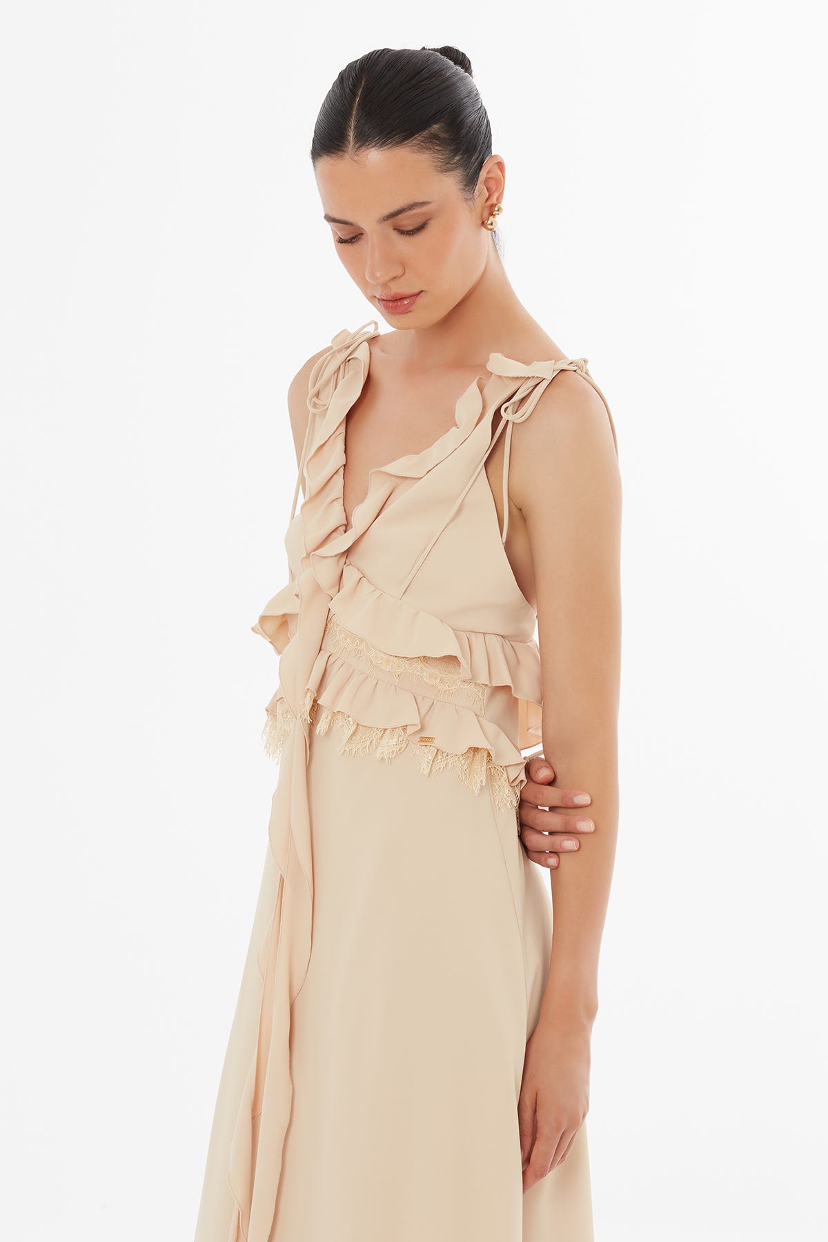 Bağcık Detaylı Bej Elbise