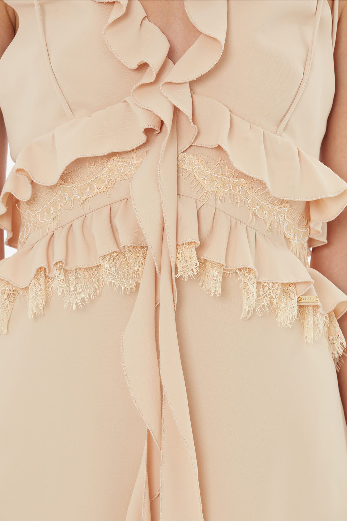 Bağcık Detaylı Bej Elbise