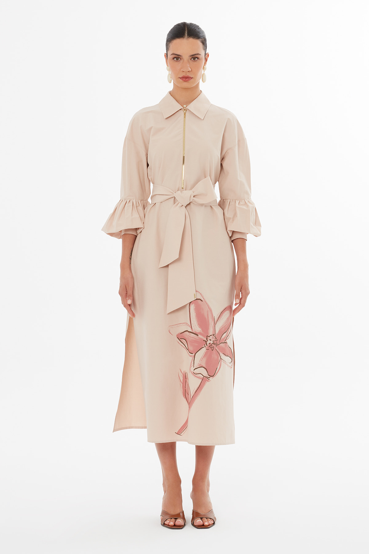 Hacimli Kollu Dokuma Bej Elbise