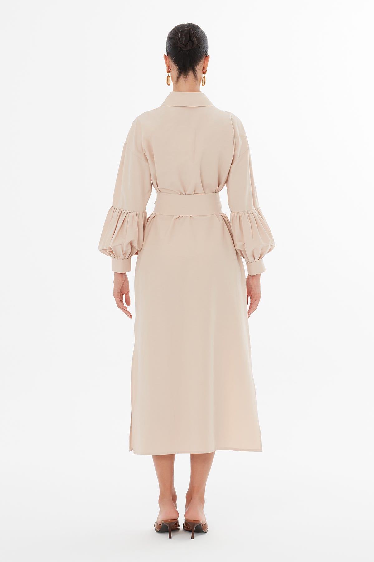 Hacimli Kollu Dokuma Bej Elbise