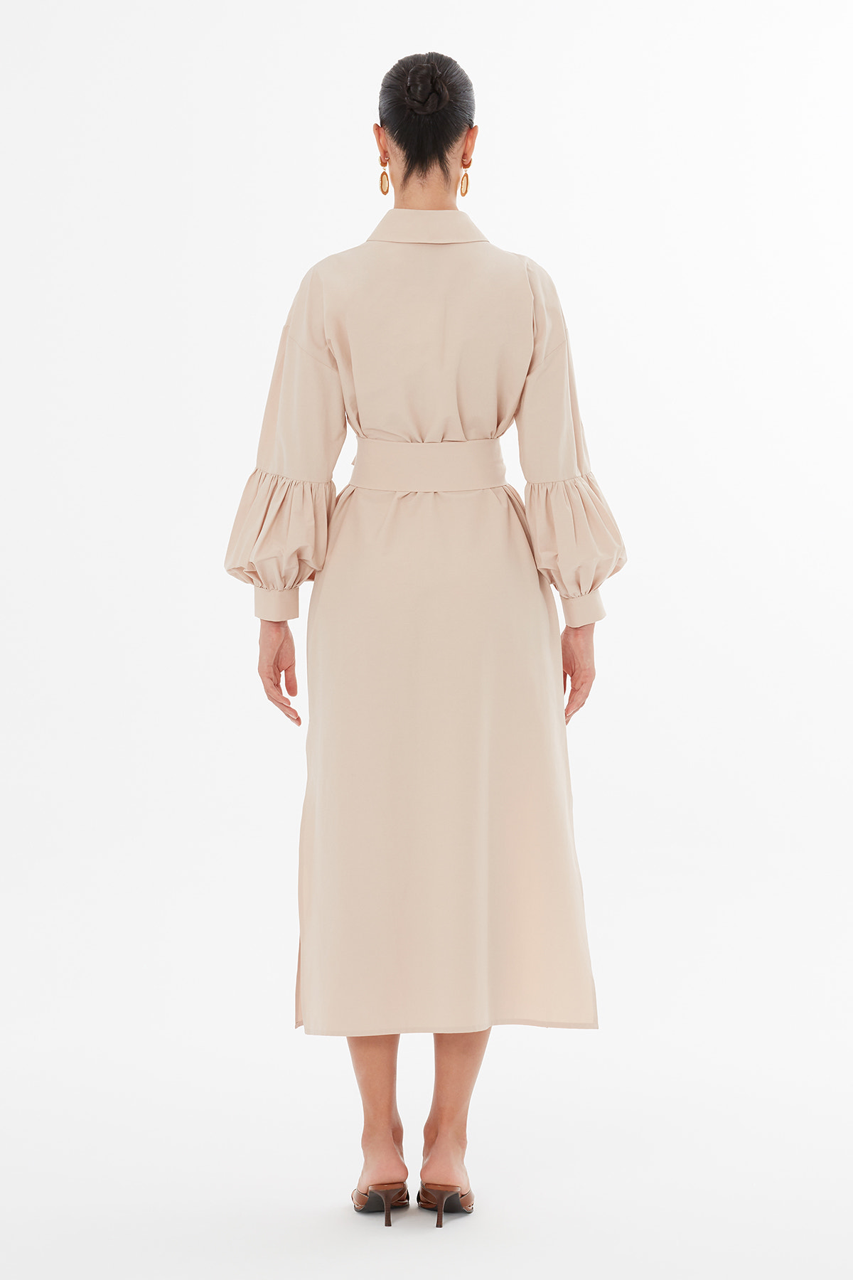 Hacimli Kollu Dokuma Bej Elbise