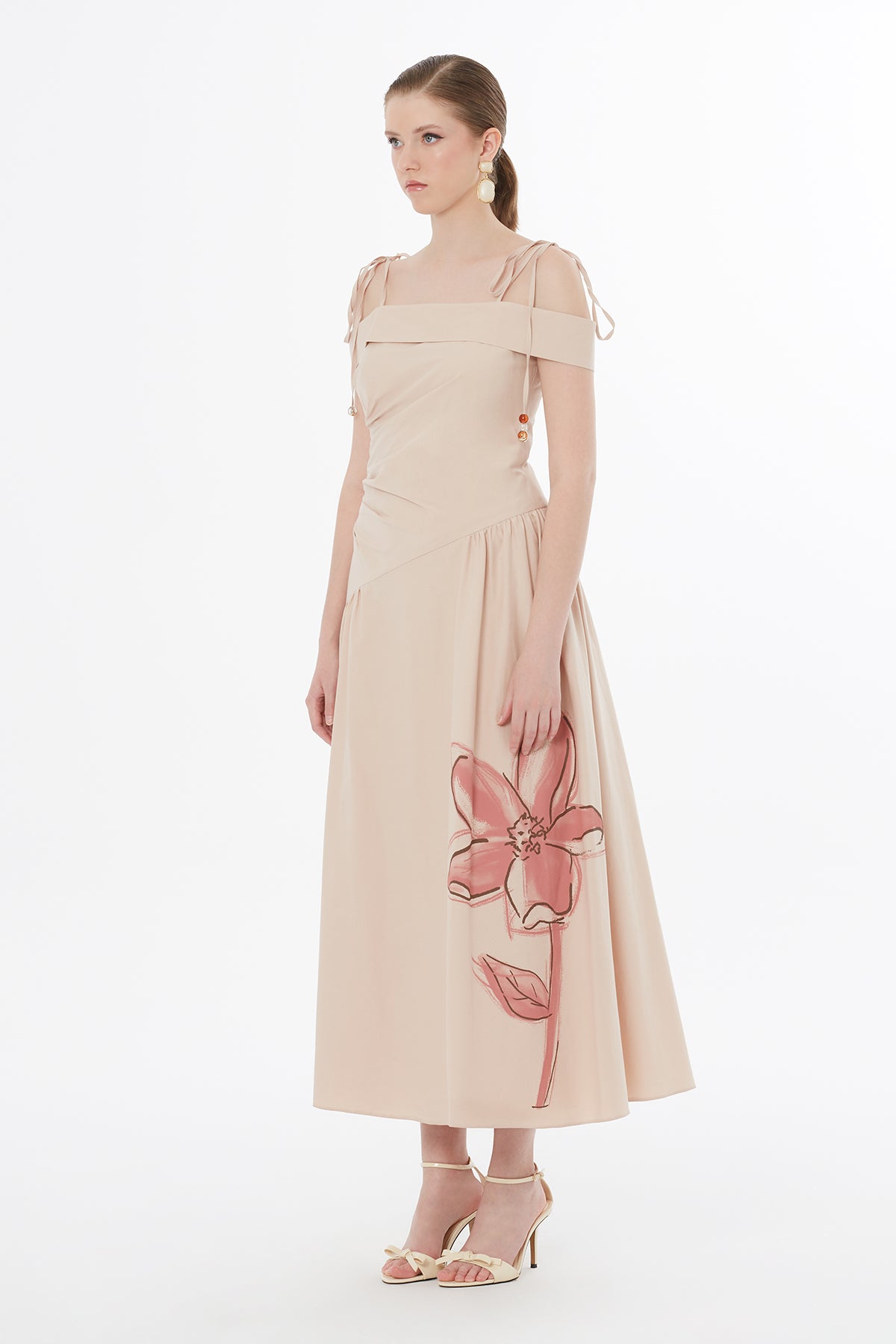 Askılı Çiçek Desenli Bej Midi Elbise