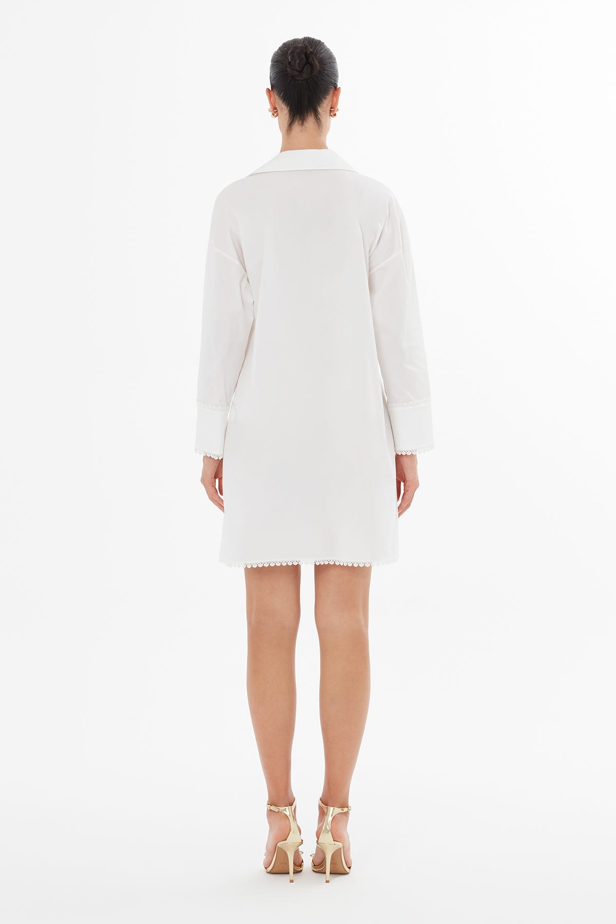 Uzun Kollu Yırtmaçlı Beyaz Mini Elbise
