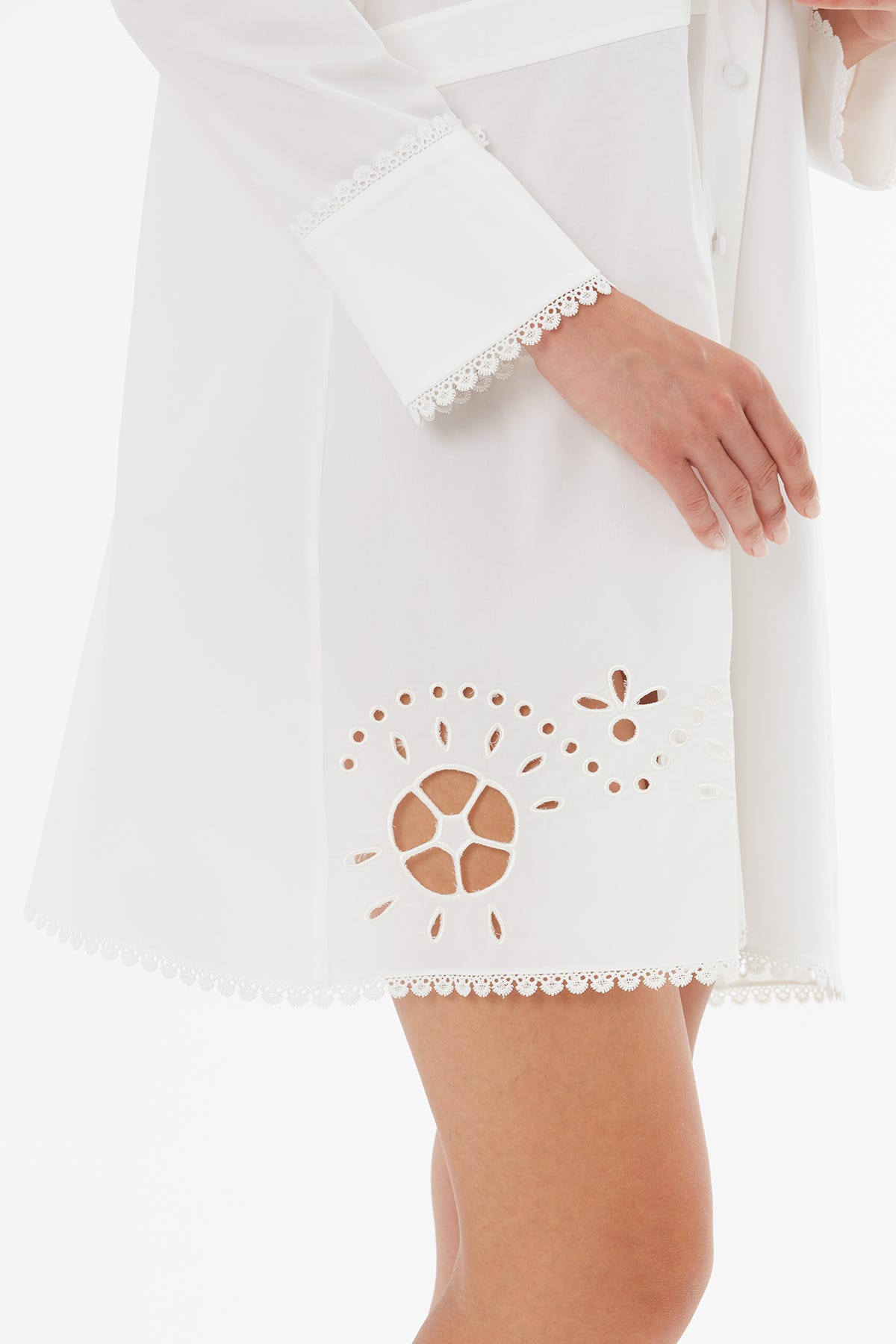 Uzun Kollu Yırtmaçlı Beyaz Mini Elbise