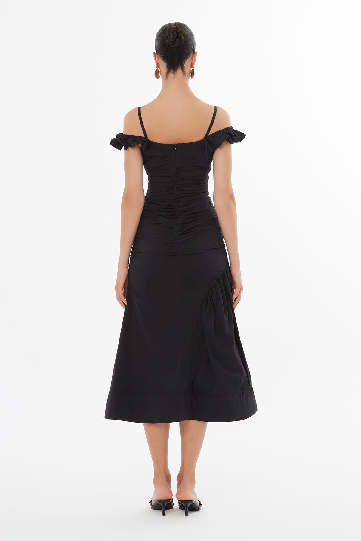 Büzgülü Askılı Siyah Elbise