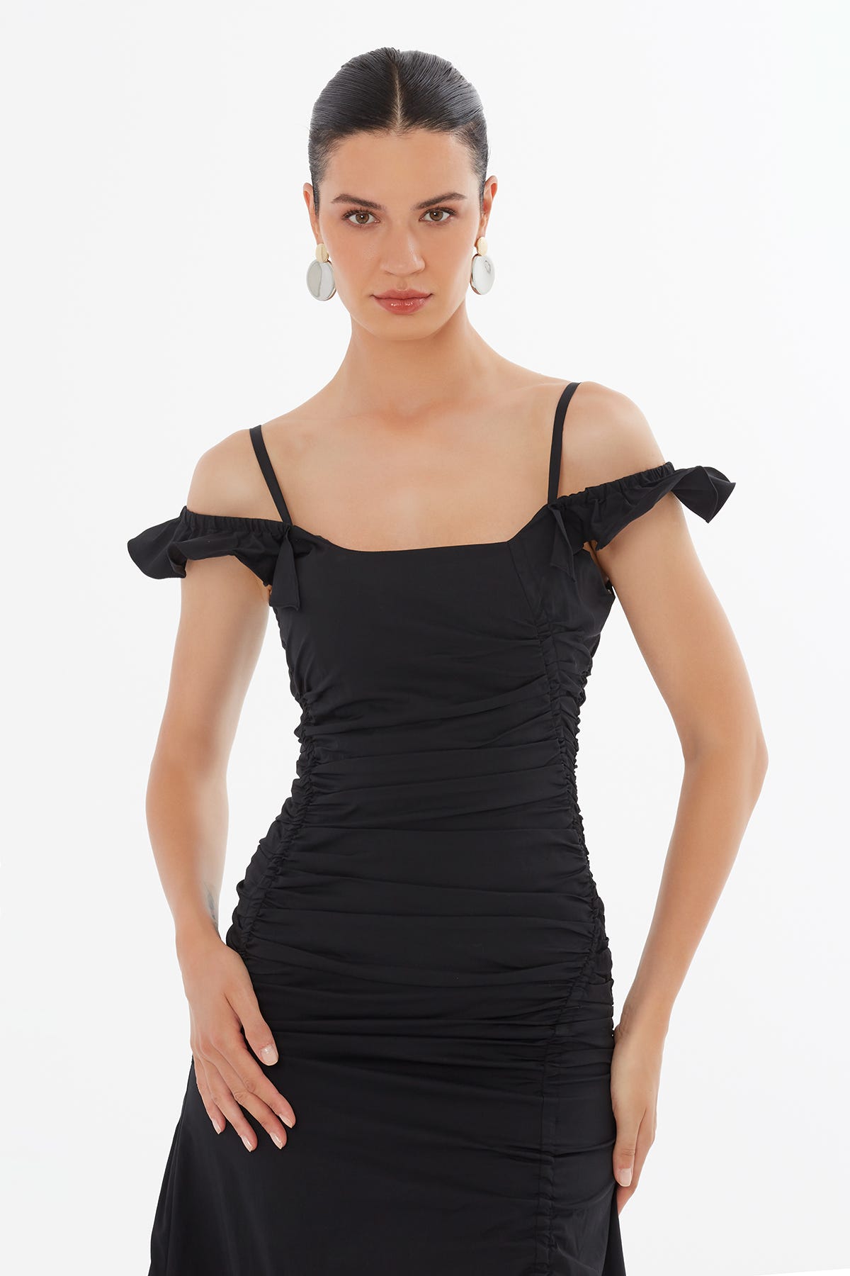 Büzgülü Askılı Siyah Elbise