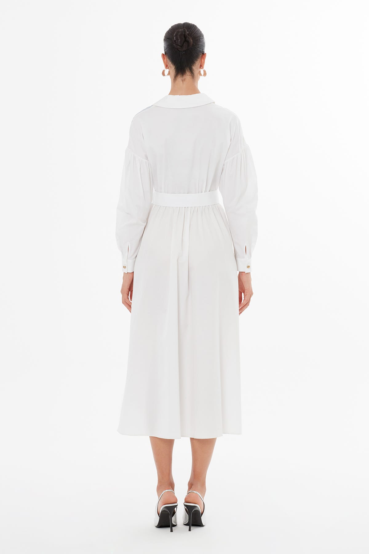 Boncuk İşlemeli Kuşaklı Beyaz Elbise