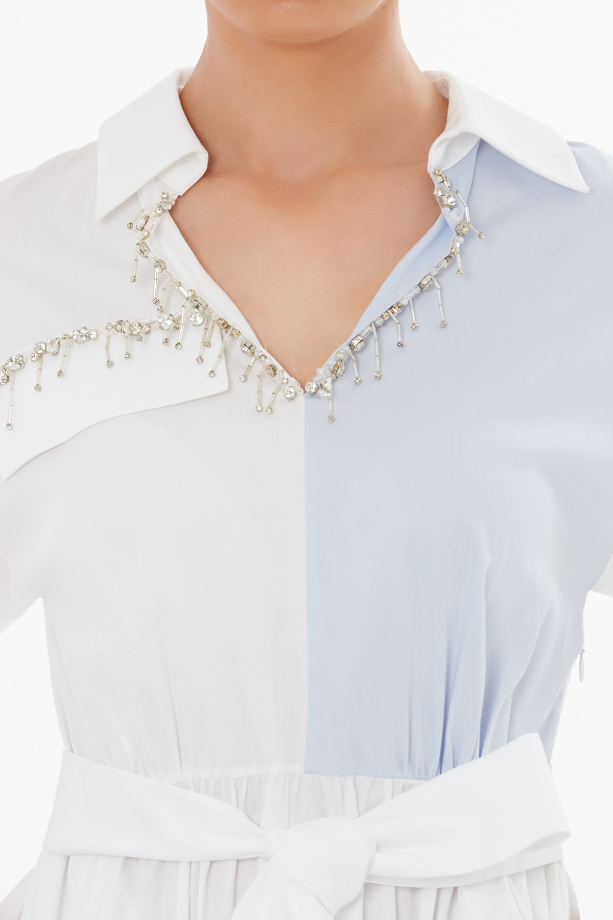 Boncuk İşlemeli Kuşaklı Beyaz Elbise