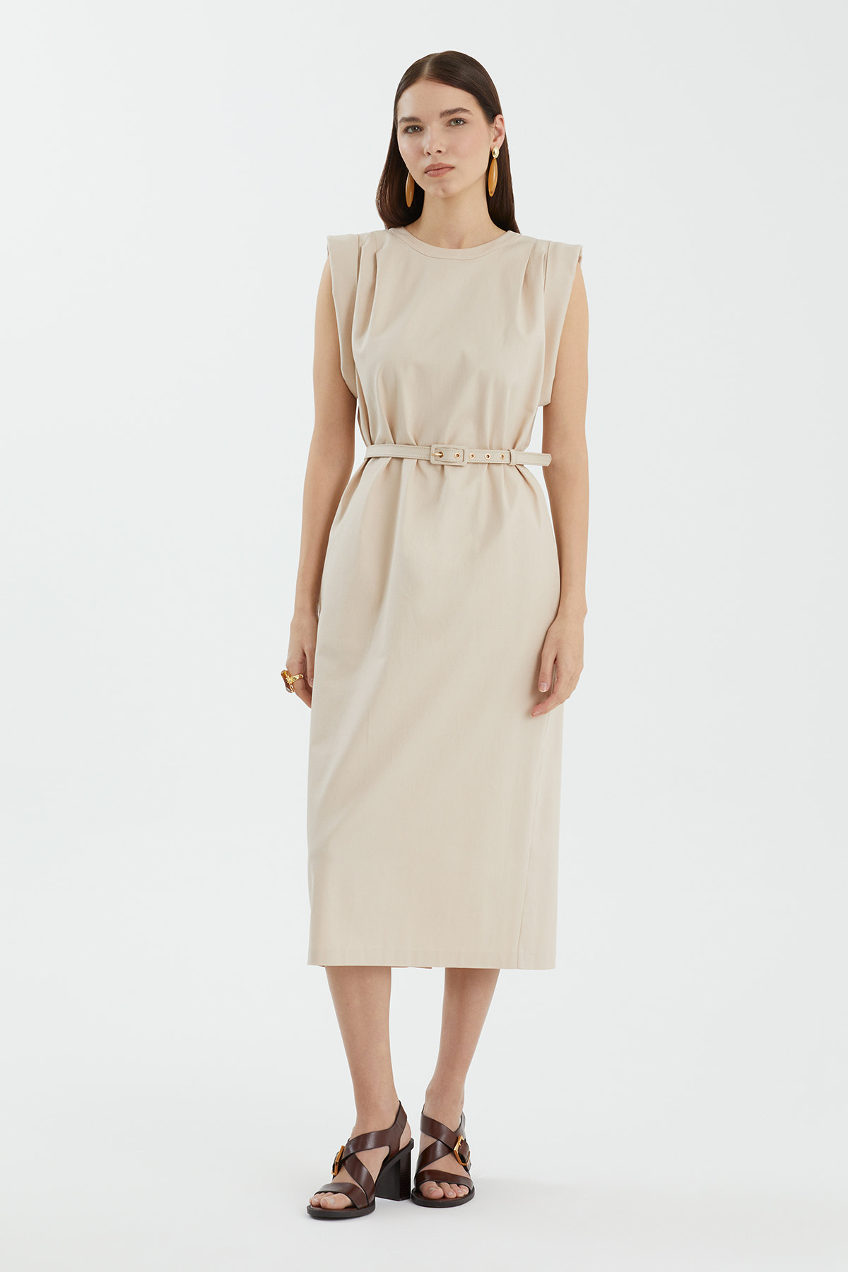 Kolsuz Düz Kesim Bej Elbise