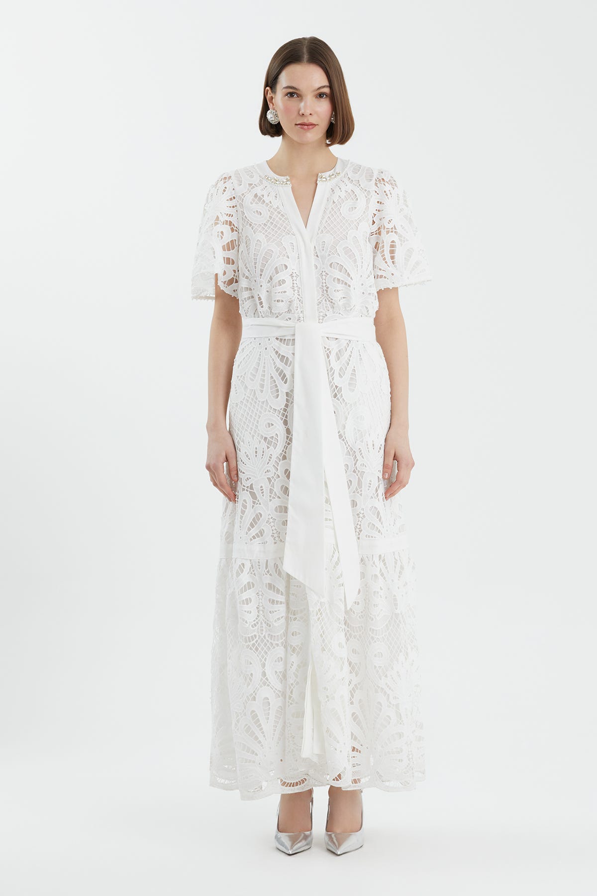 İşleme Detaylı Kuşaklı Ekru Elbise