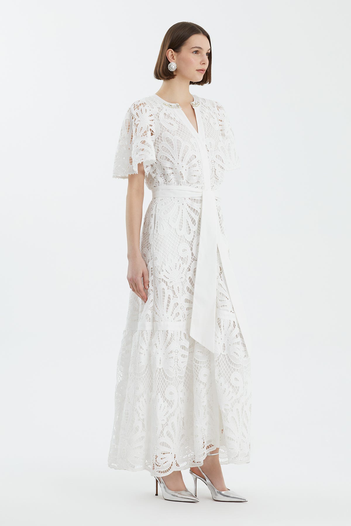 İşleme Detaylı Kuşaklı Ekru Elbise