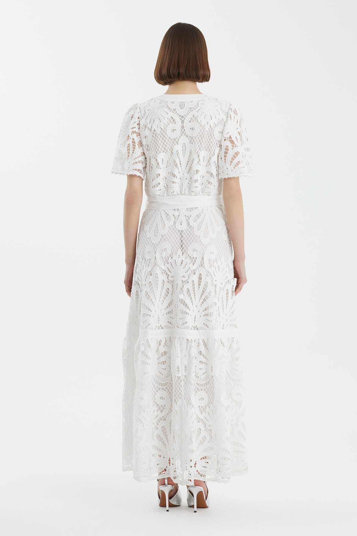 İşleme Detaylı Kuşaklı Ekru Elbise