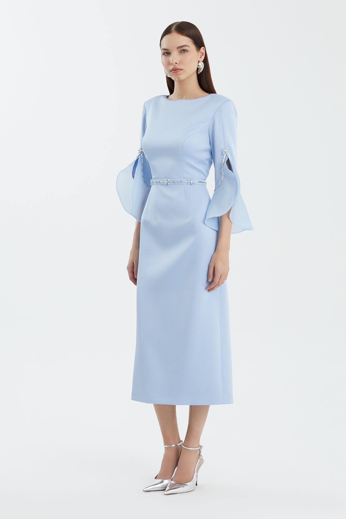 İşlemeli Yırtmaçlı Vatkalı Mavi Elbise