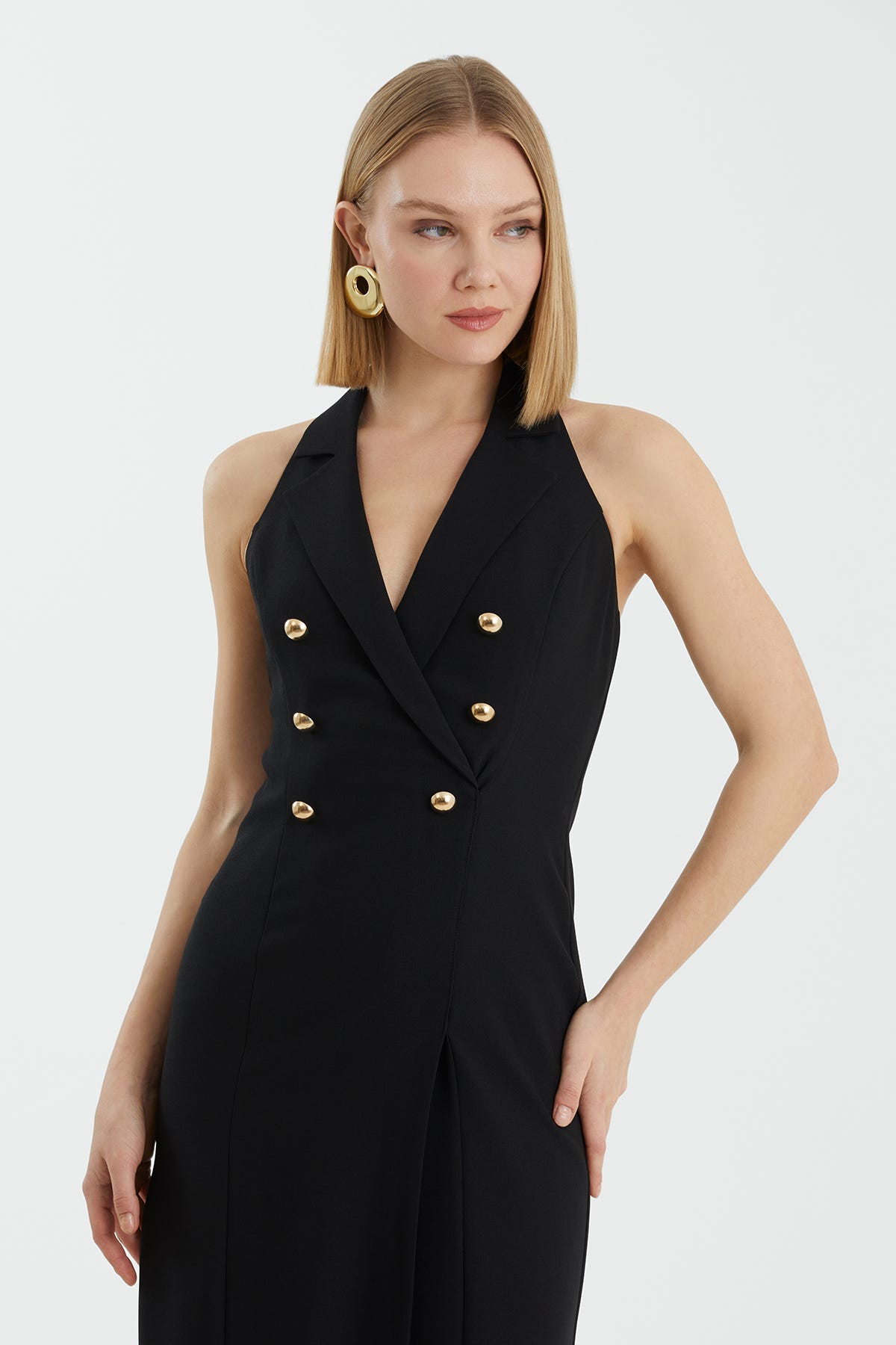 Derin V Yakalı Düğmeli Siyah Kısa Elbise