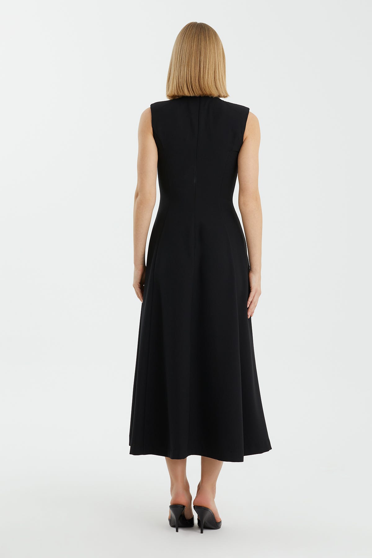 Asimetrik Düğmeli Midi Pileli Siyah Elbise