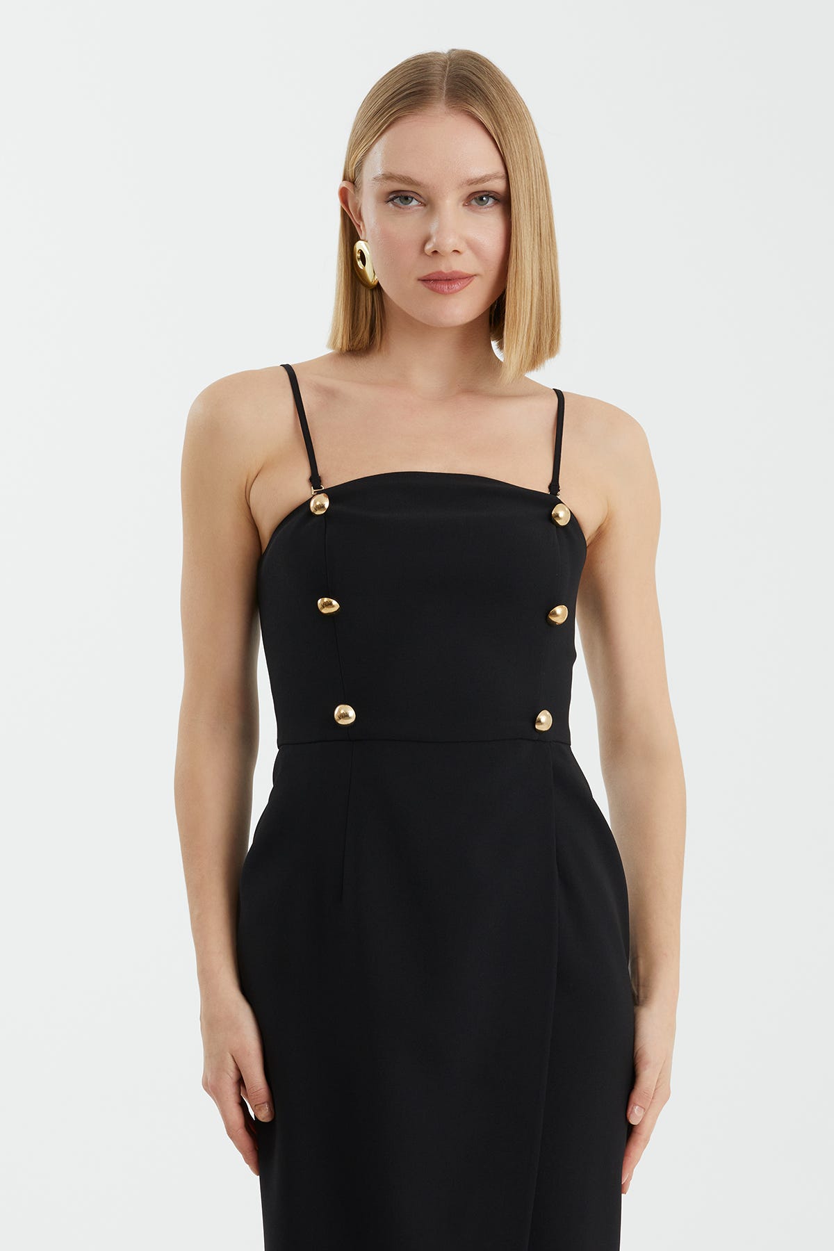 Gold Düğmeli Askılı Siyah Uzun Elbise